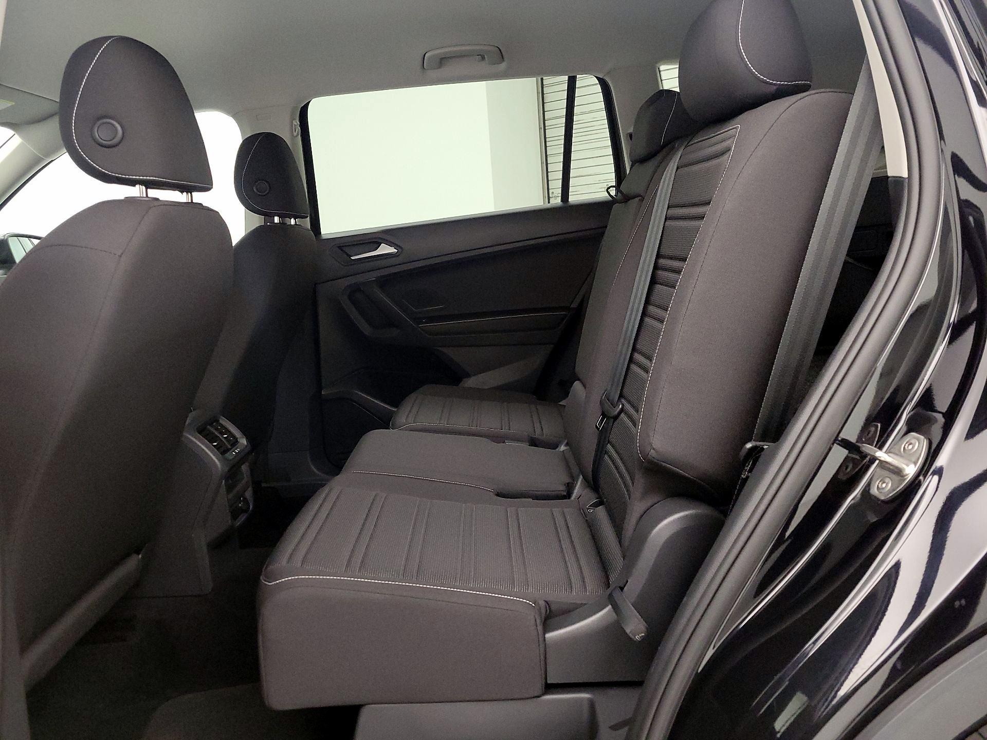 Thumbnail: 2022 Volkswagen Tiguan - 19