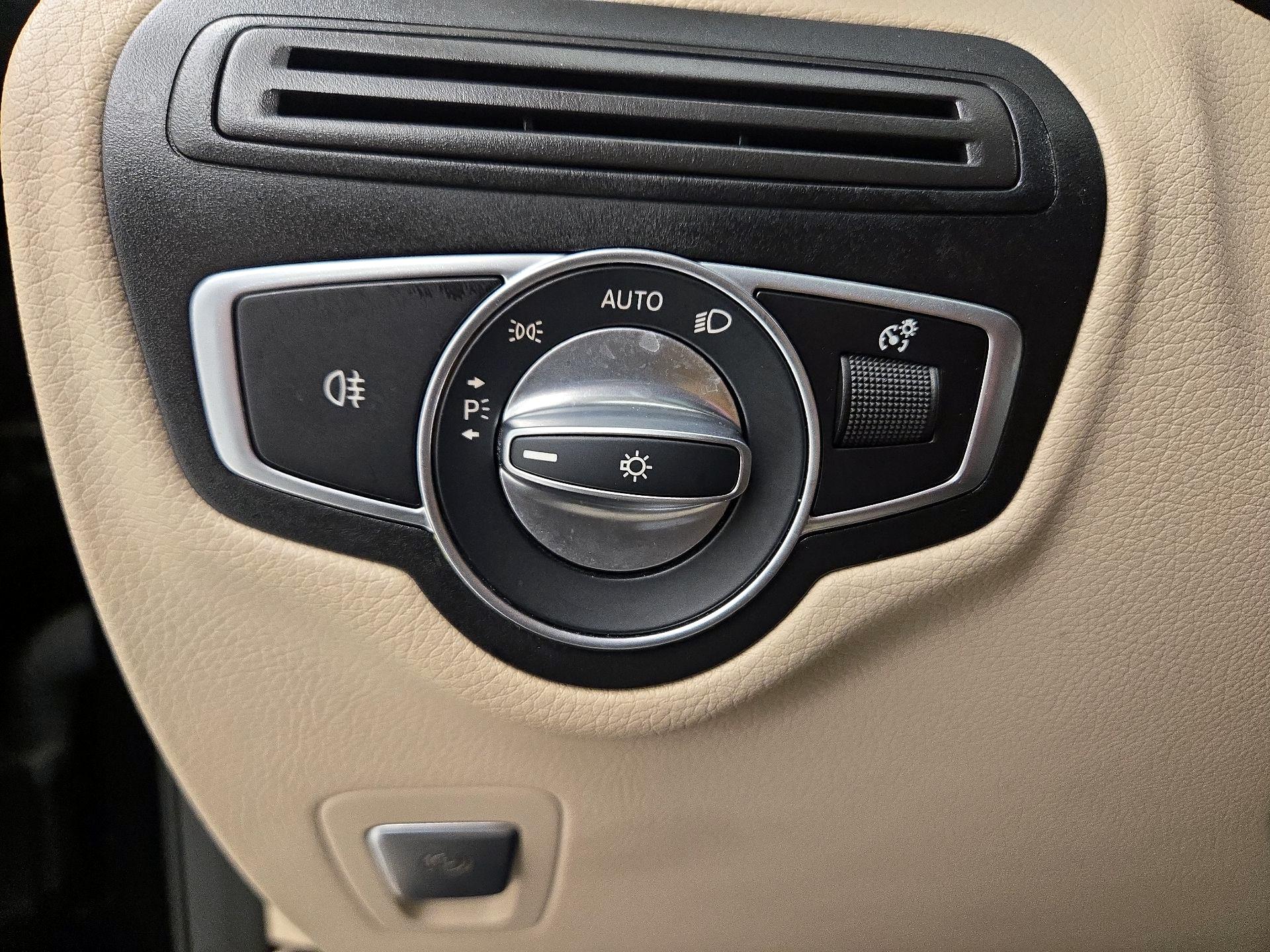 Thumbnail: 2022 Mercedes-Benz GLC - 13