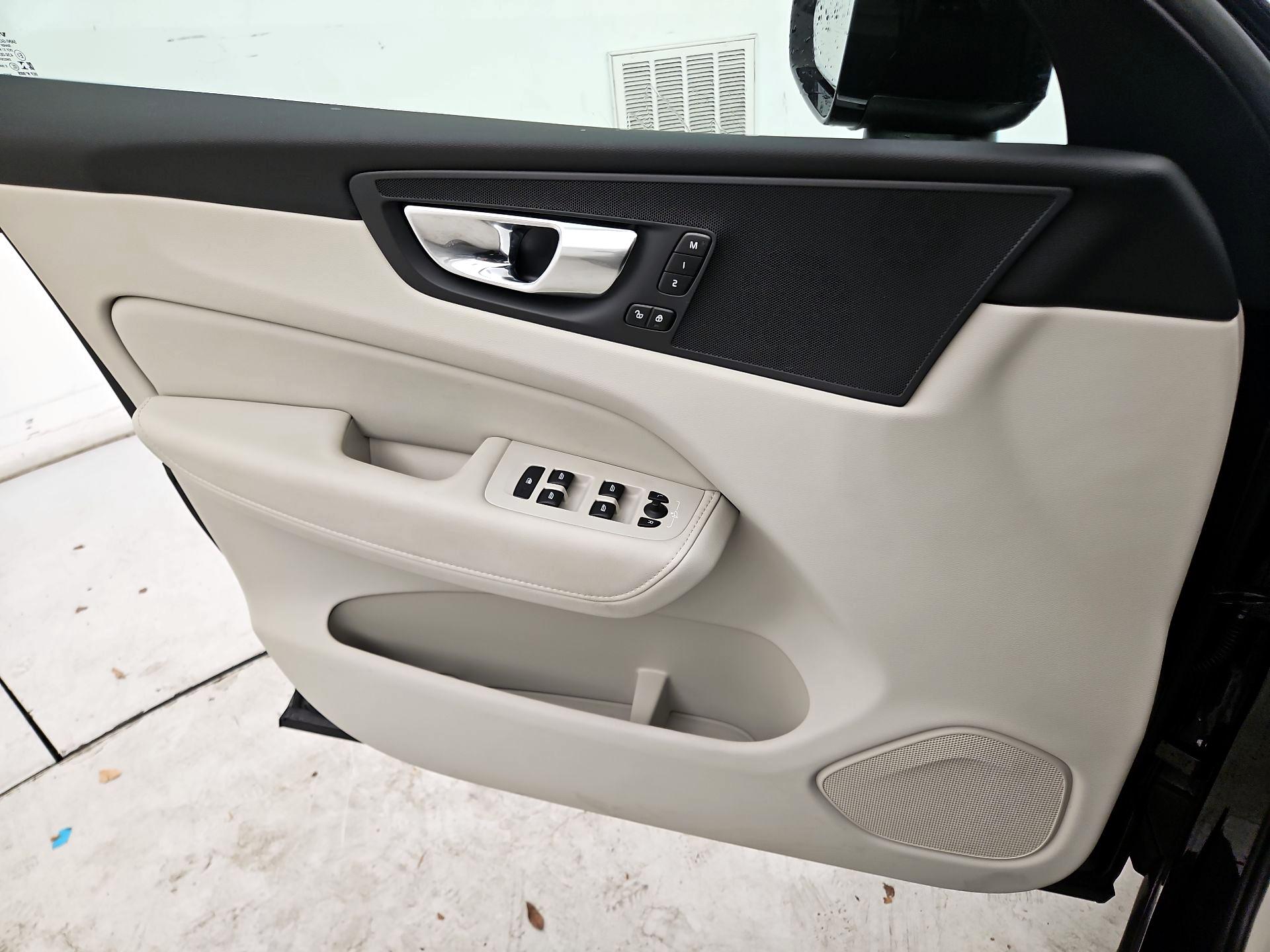 Thumbnail: 2023 Volvo XC60 - 12