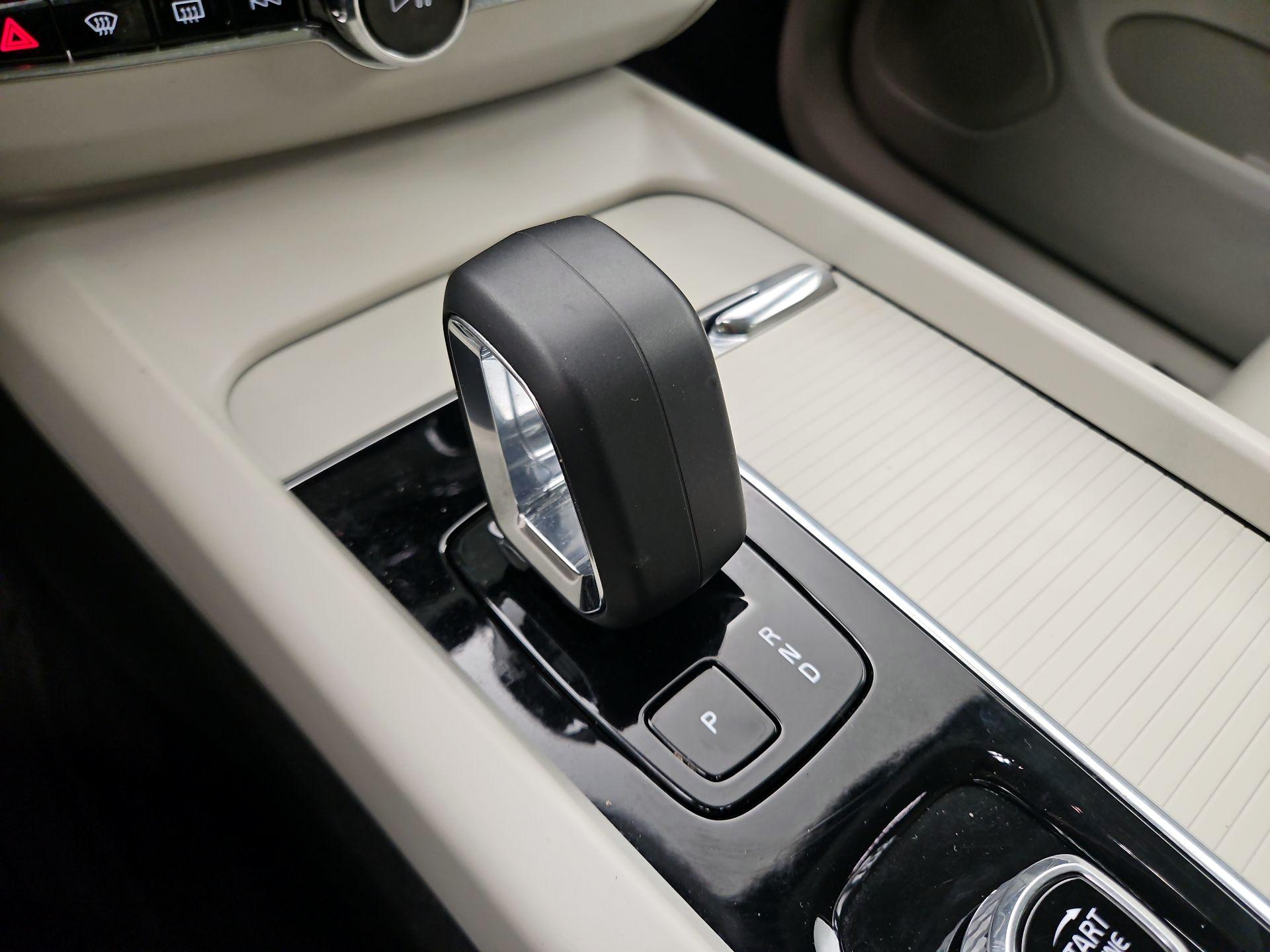 Thumbnail: 2023 Volvo XC60 - 18