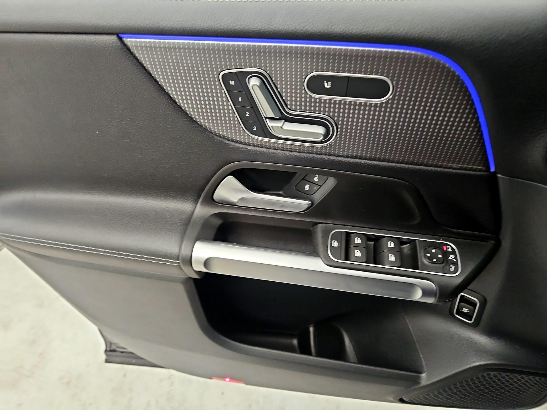 Thumbnail: 2022 Mercedes-Benz GLB - 12