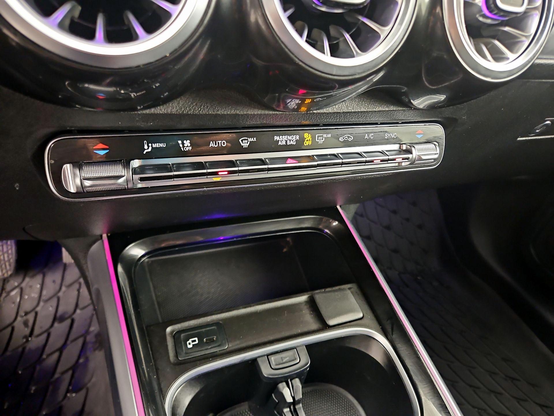 Thumbnail: 2022 Mercedes-Benz GLB - 16