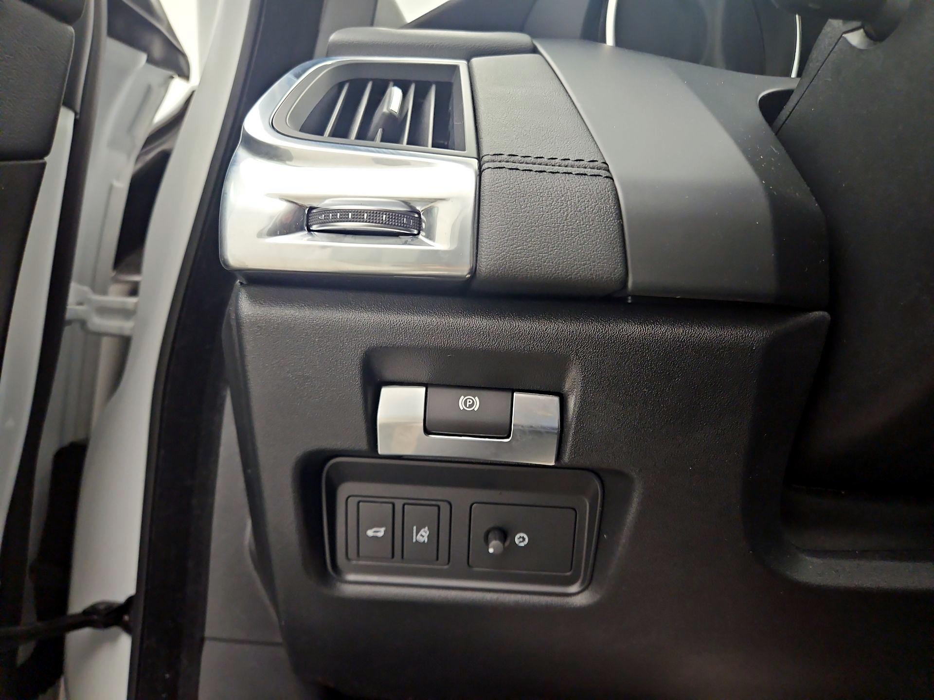 Thumbnail: 2020 Jaguar E-Pace - 13