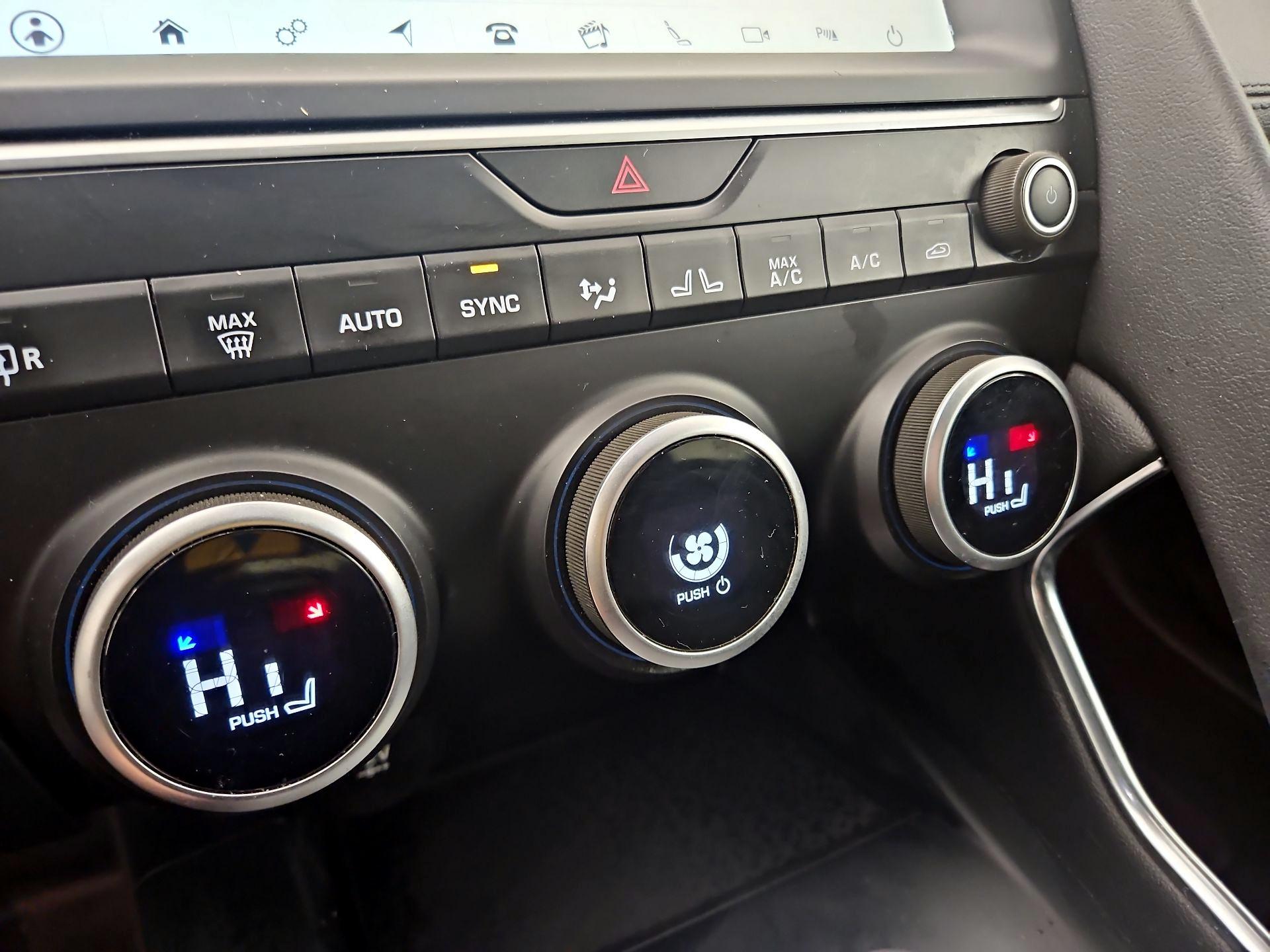 Thumbnail: 2020 Jaguar E-Pace - 17