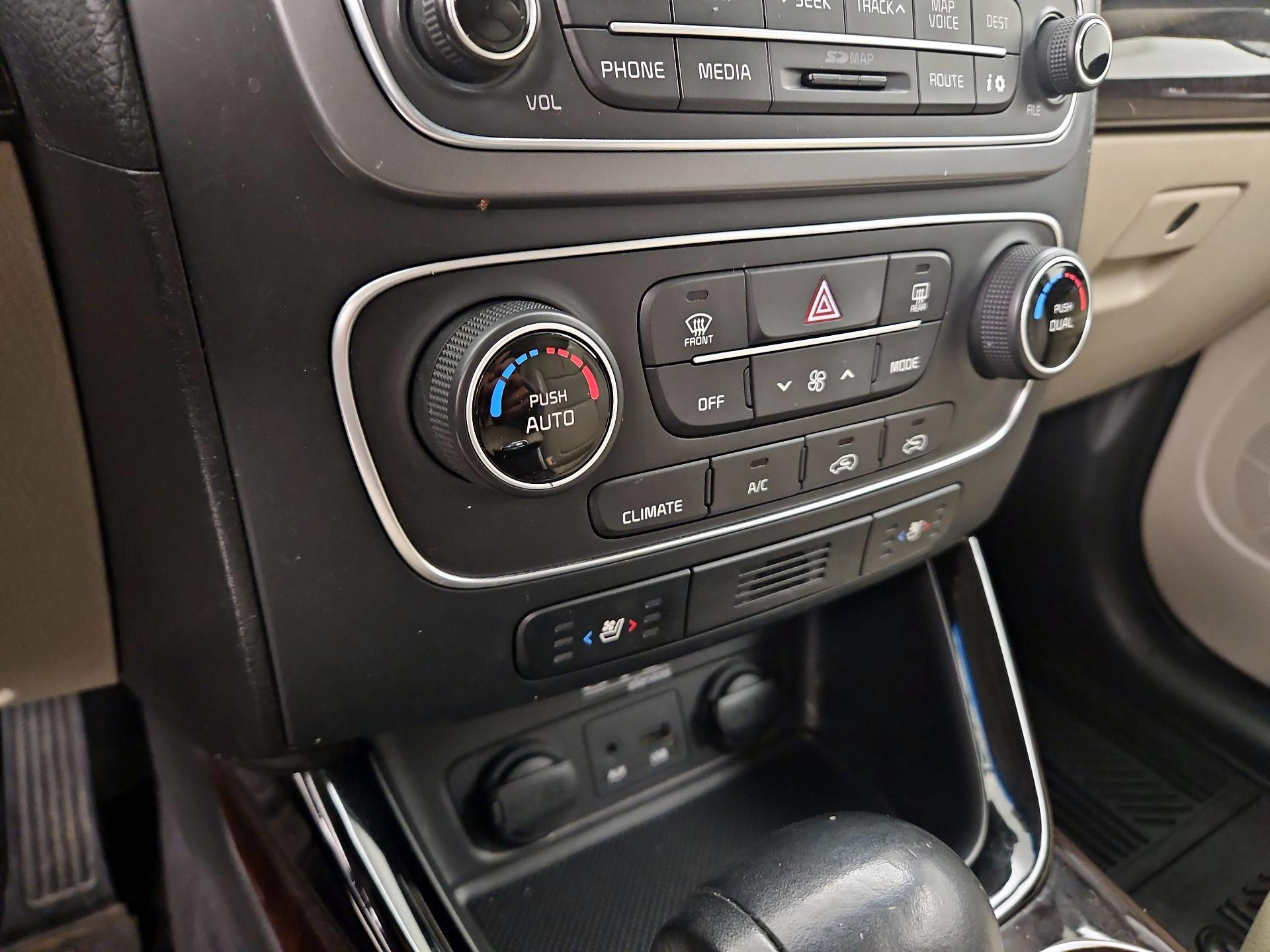 Thumbnail: 2014 Kia Sorento - 17