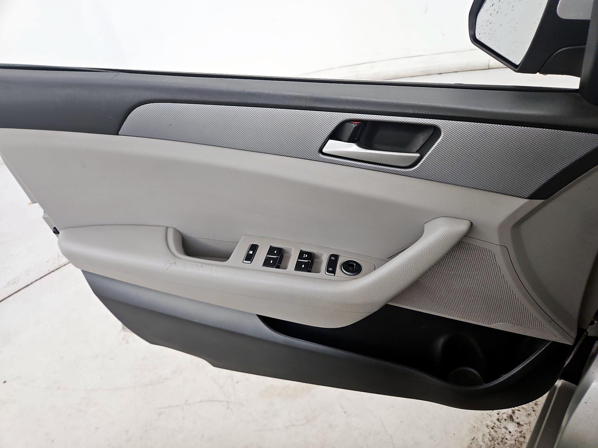 Thumbnail: 2019 Hyundai Sonata - 12