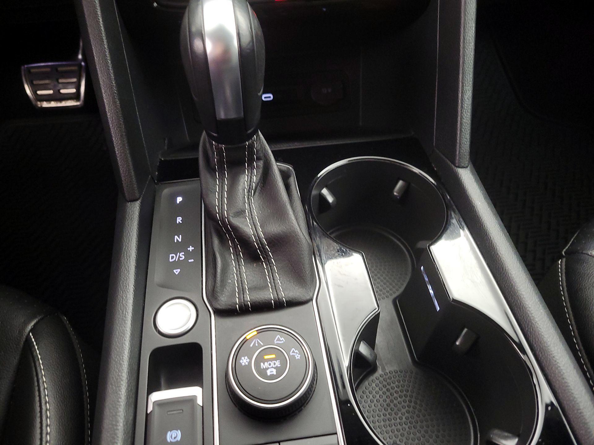 Thumbnail: 2022 Volkswagen Atlas - 16