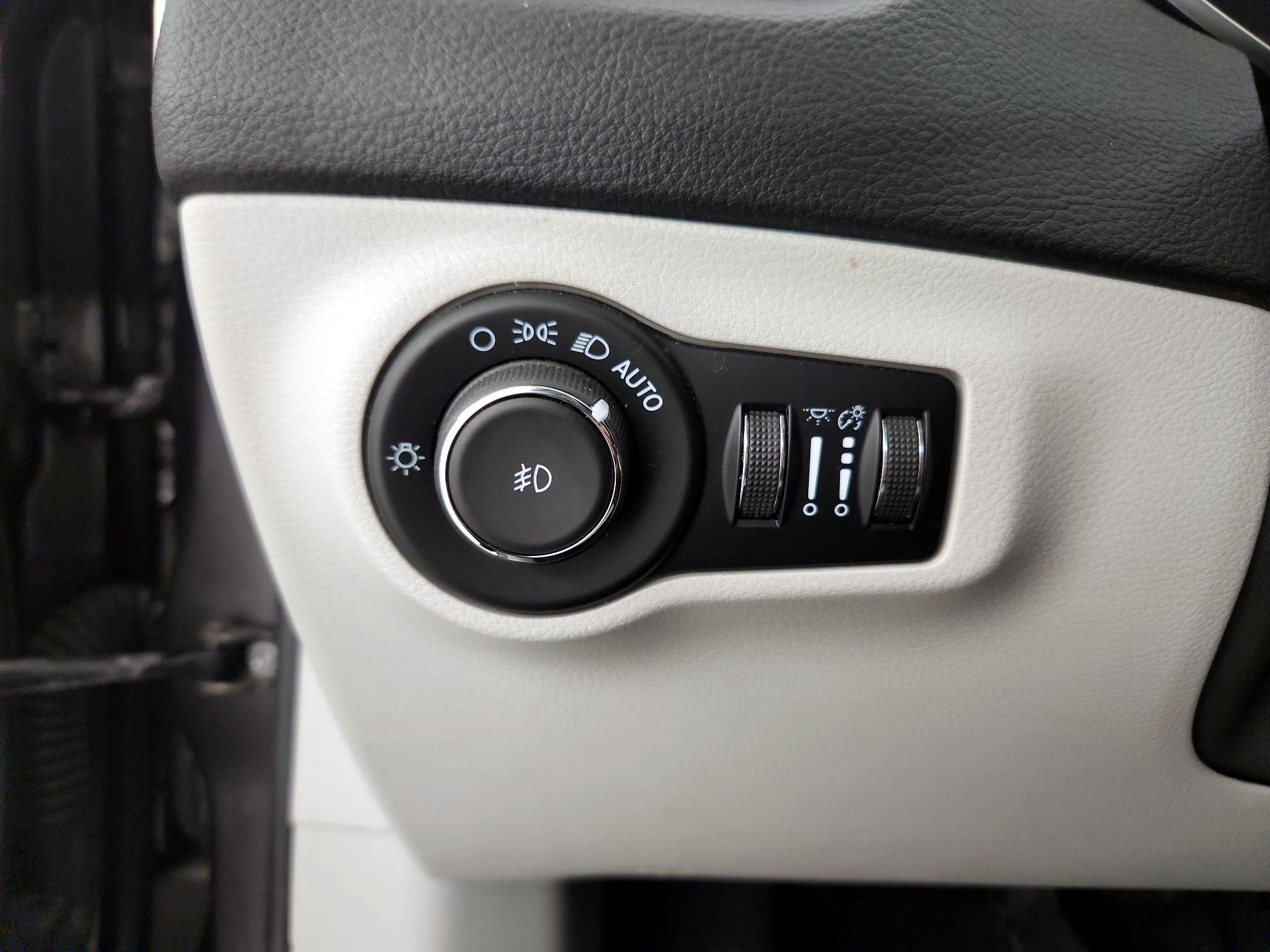 Thumbnail: 2021 Jeep Compass - 13