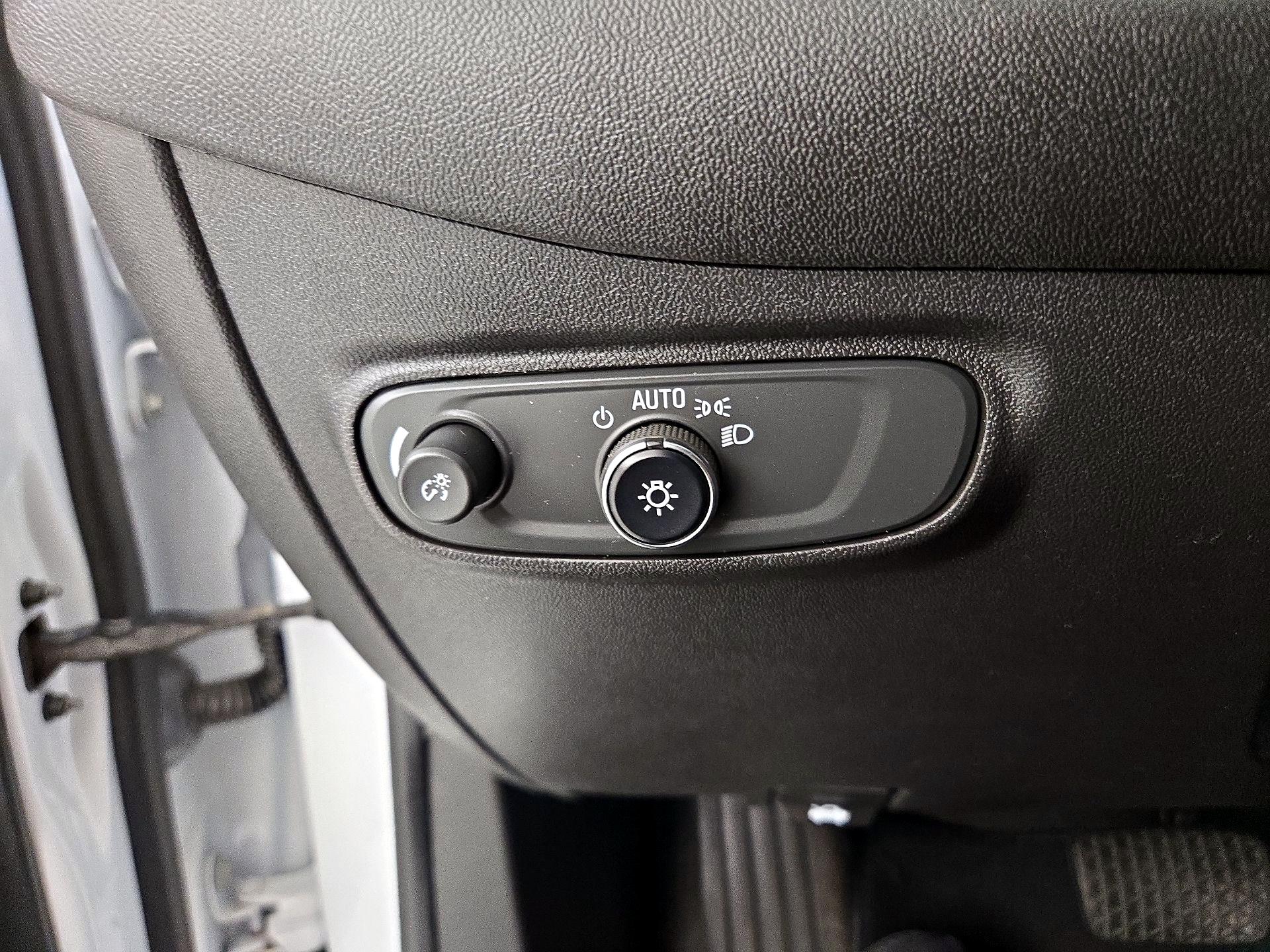 Thumbnail: 2022 Chevrolet Equinox - 13