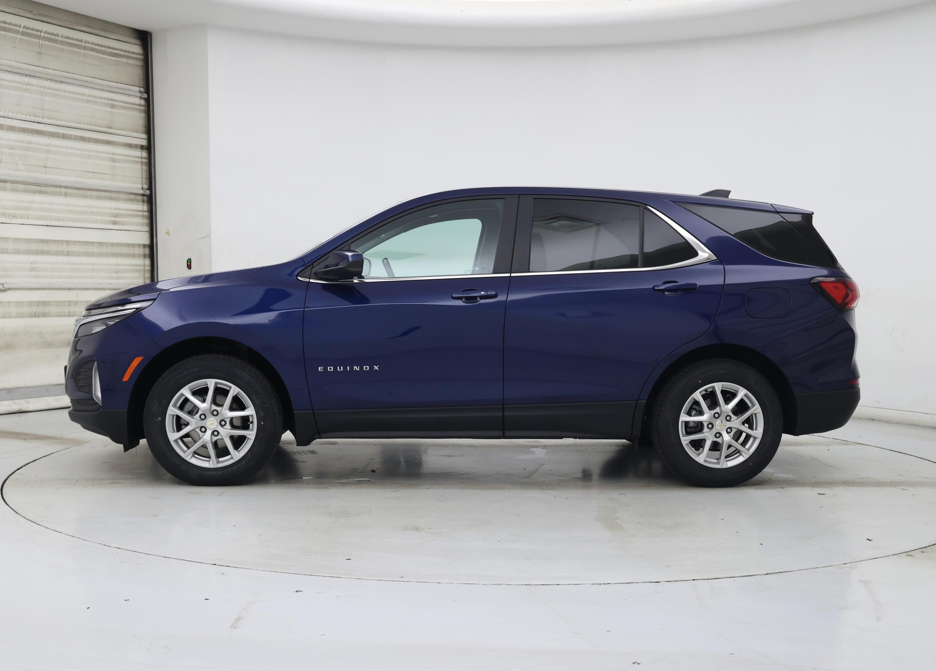 Thumbnail: 2022 Chevrolet Equinox - 3