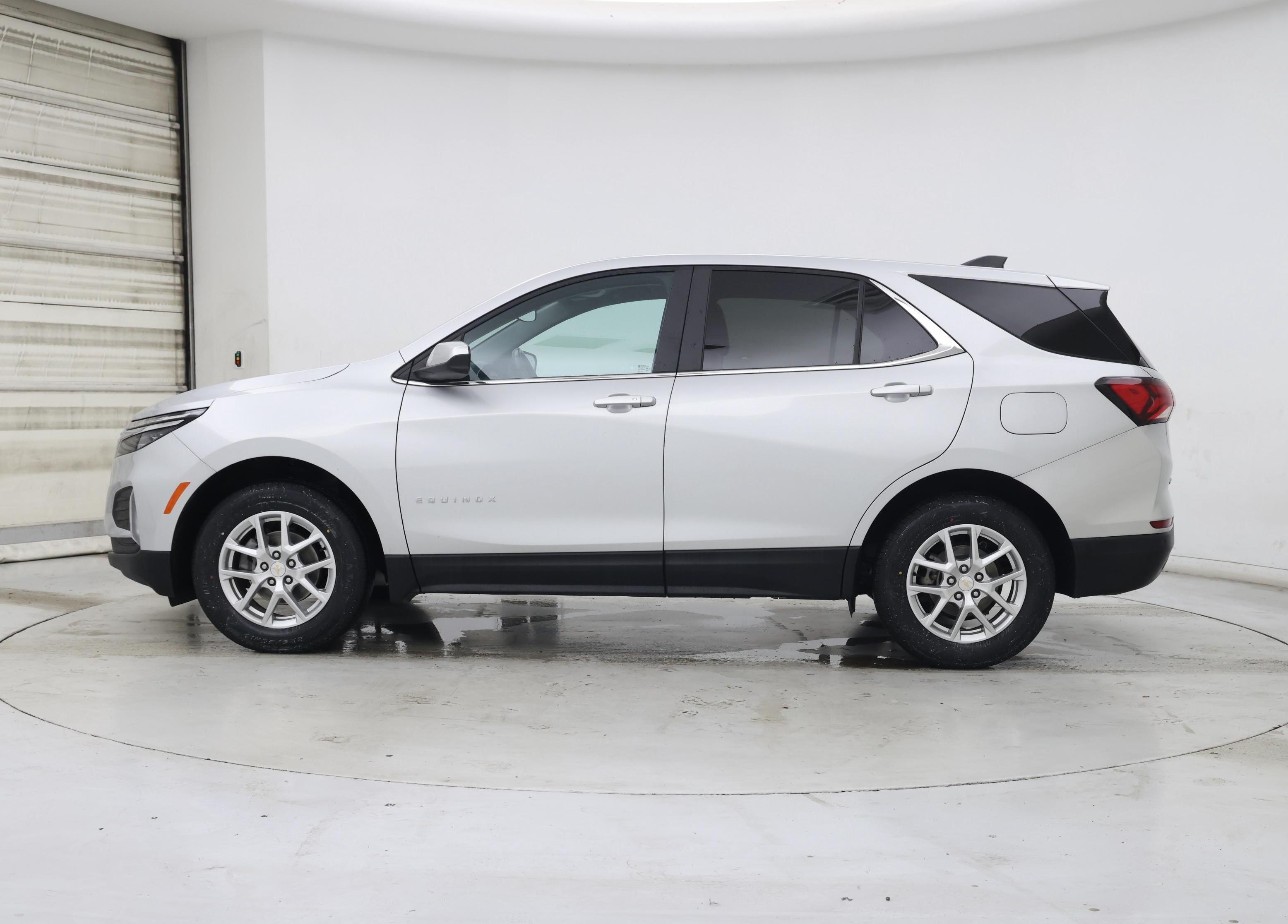 Thumbnail: 2022 Chevrolet Equinox - 3