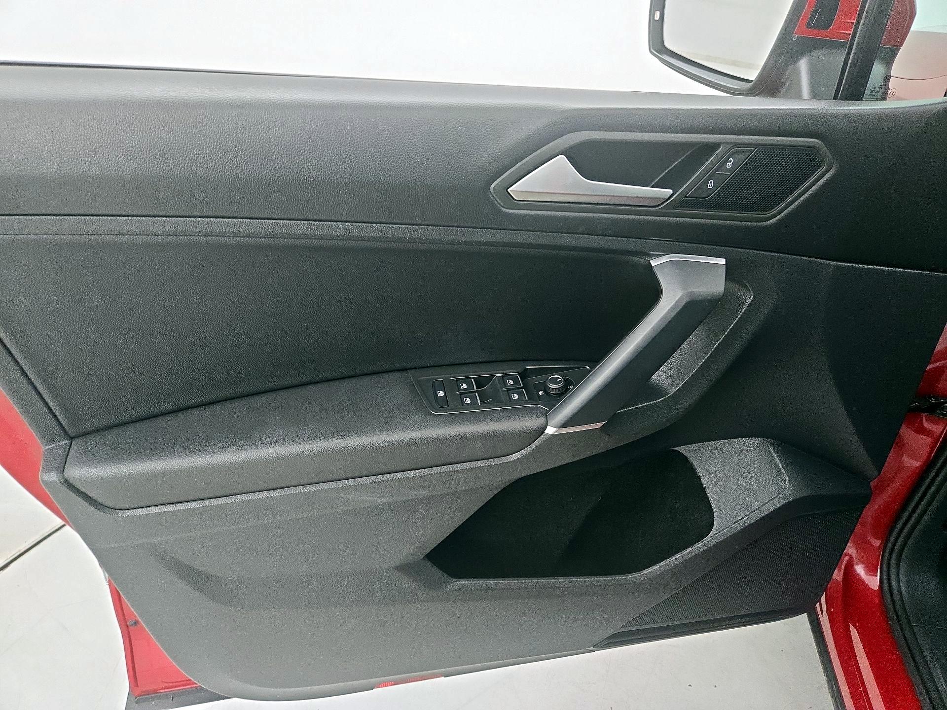 Thumbnail: 2020 Volkswagen Tiguan - 12