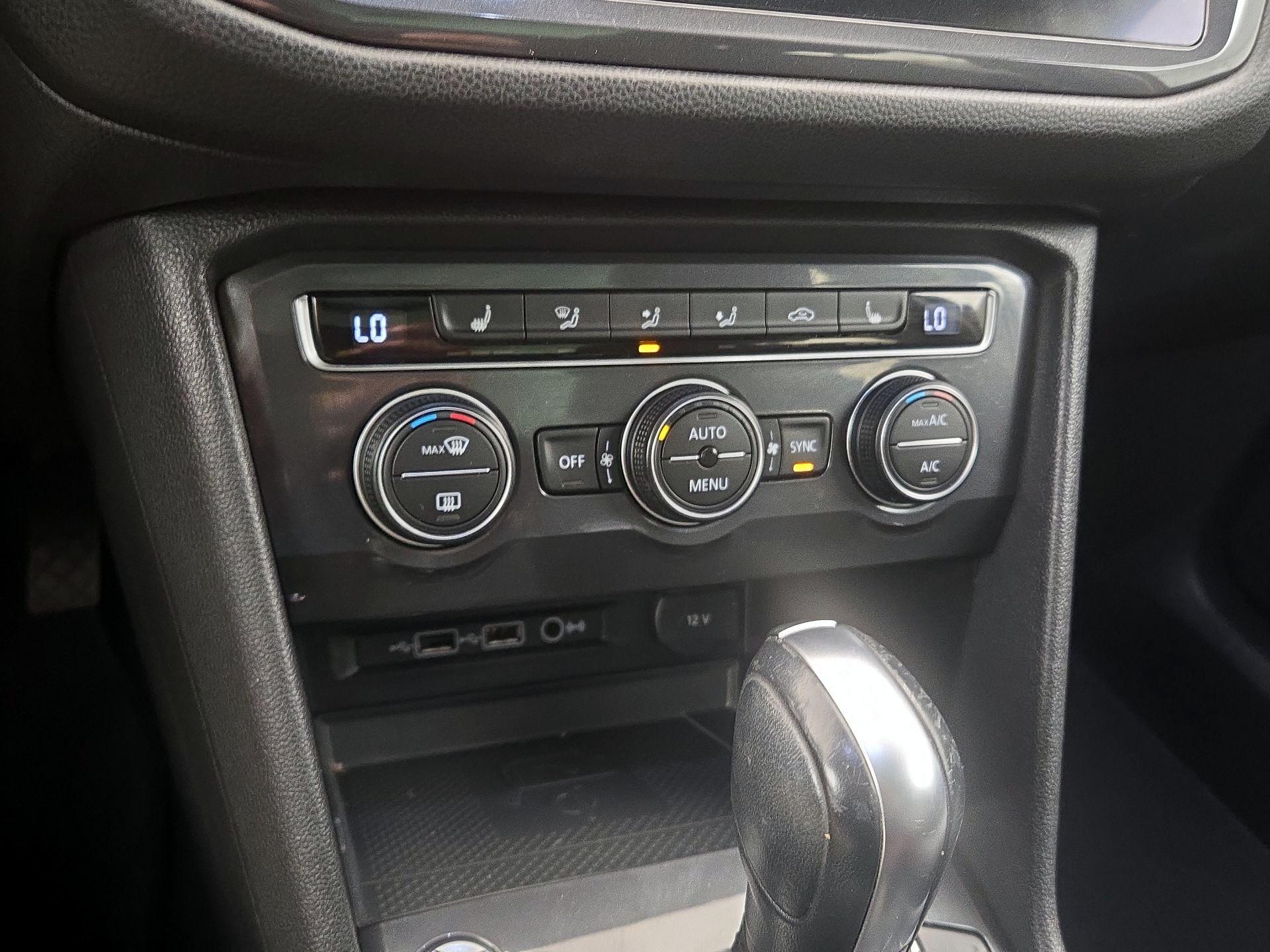 Thumbnail: 2020 Volkswagen Tiguan - 16