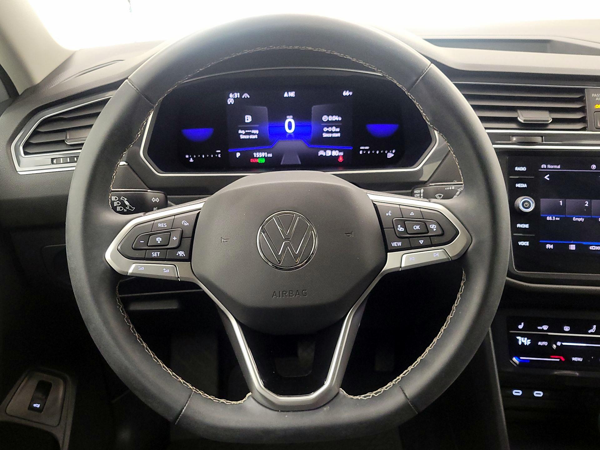 Thumbnail: 2022 Volkswagen Tiguan - 10