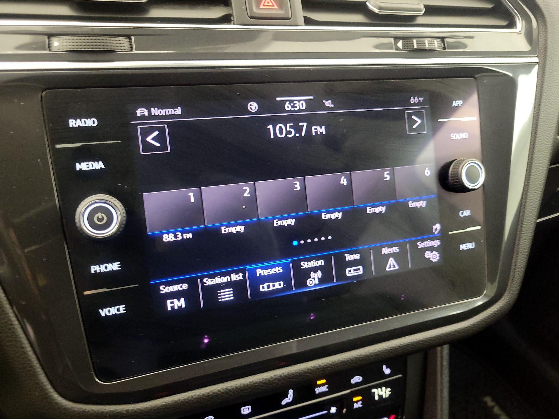 Thumbnail: 2022 Volkswagen Tiguan - 15