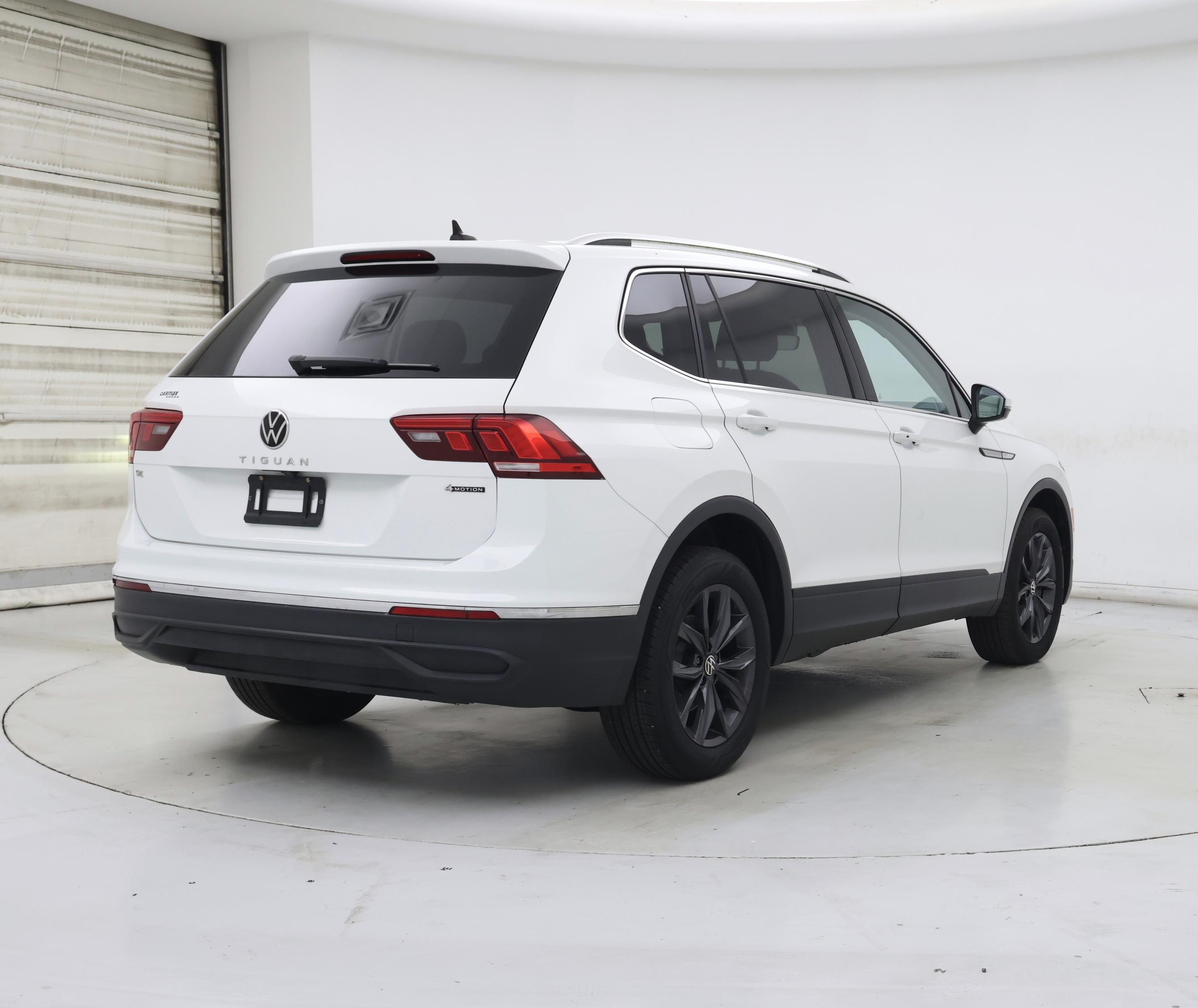 Thumbnail: 2022 Volkswagen Tiguan - 8