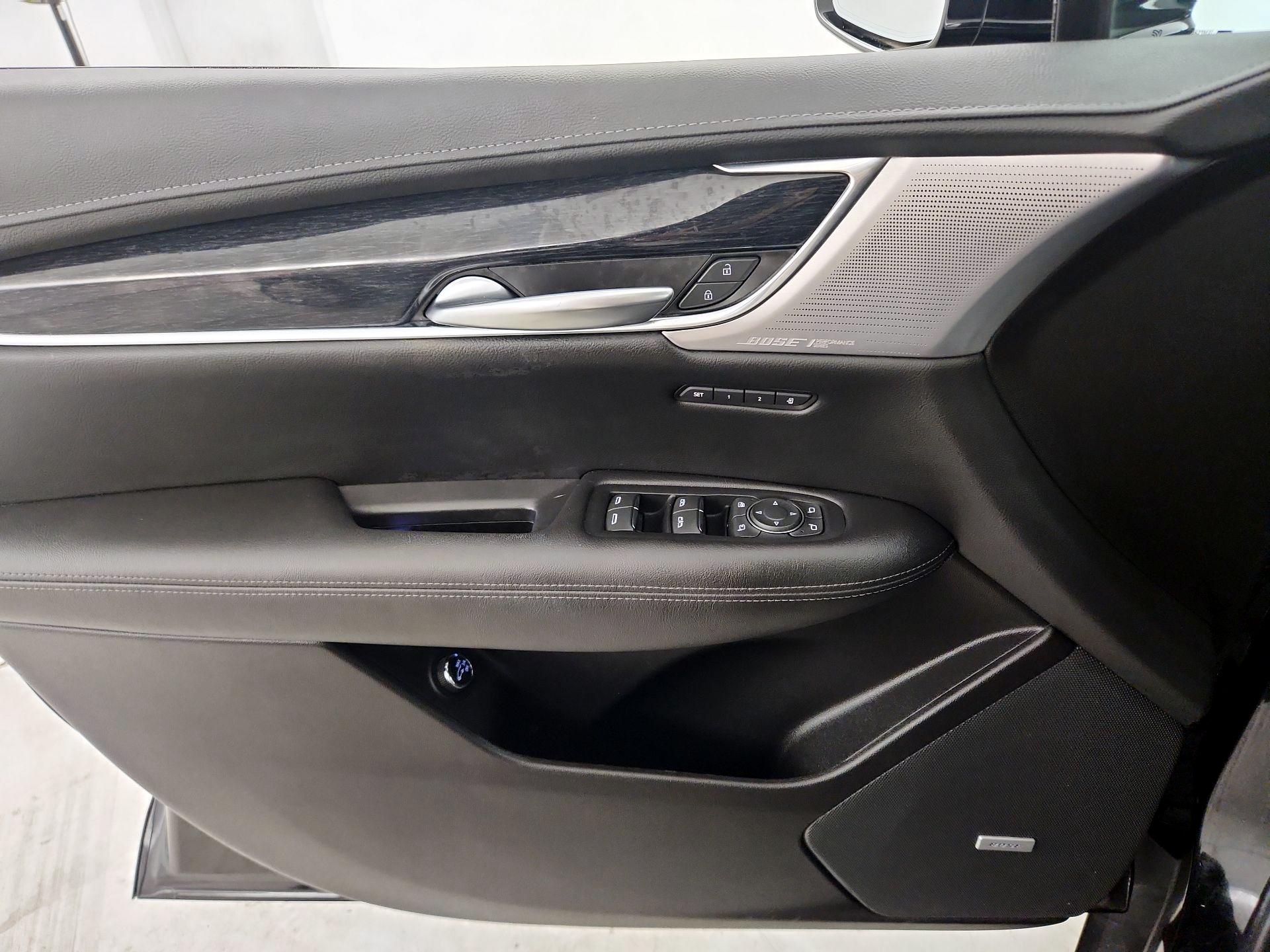 Thumbnail: 2023 Cadillac XT5 - 12