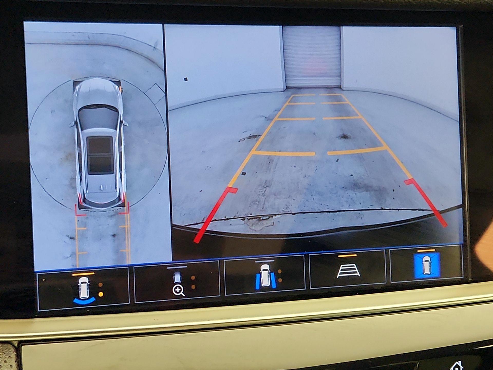 Thumbnail: 2023 Cadillac XT5 - 15