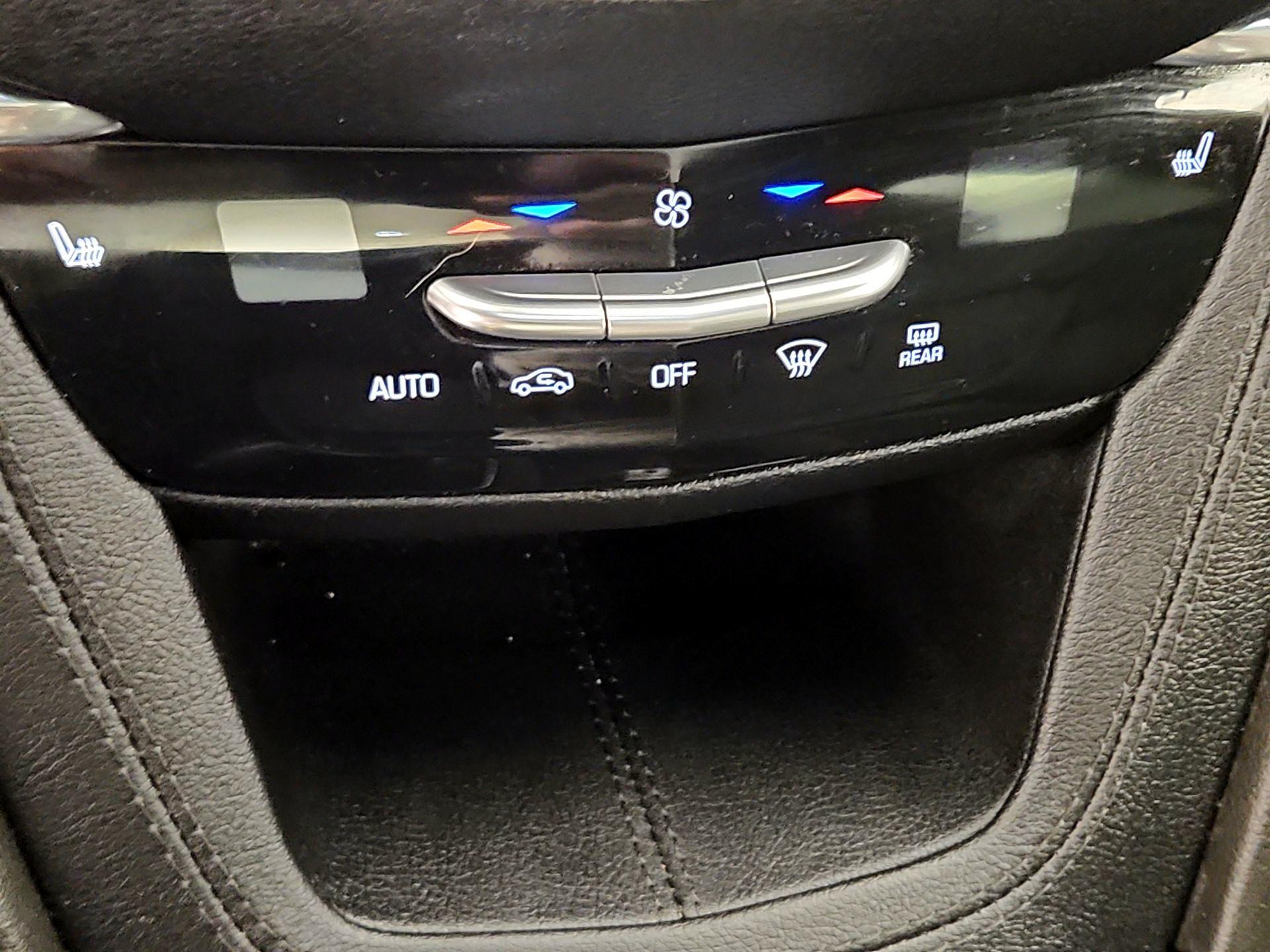 Thumbnail: 2023 Cadillac XT5 - 17