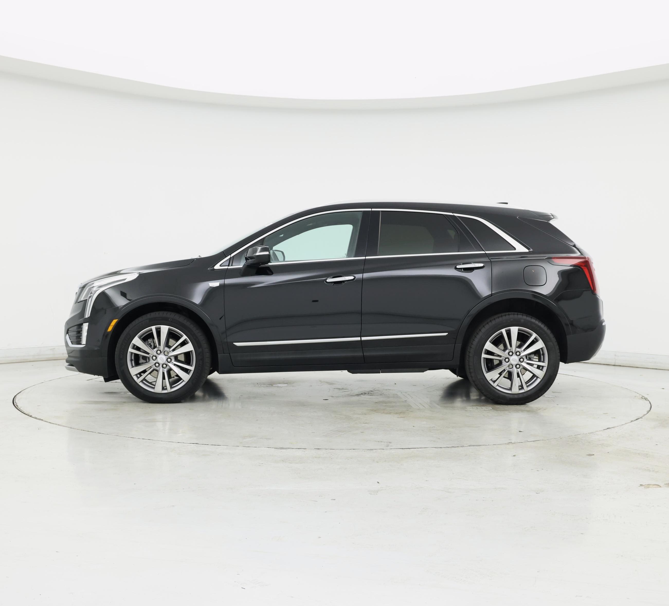 Thumbnail: 2023 Cadillac XT5 - 3