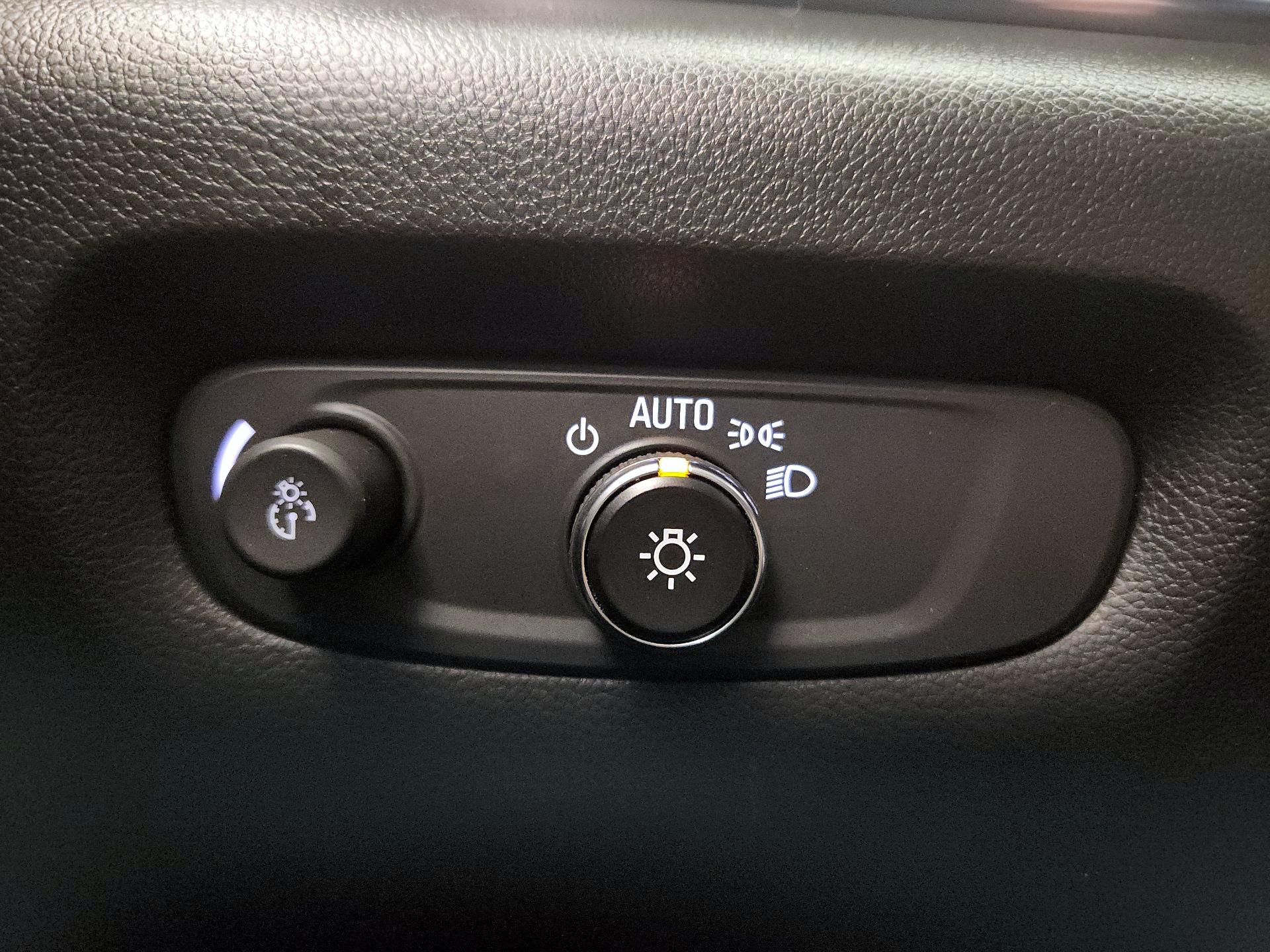 Thumbnail: 2022 Chevrolet Traverse - 13