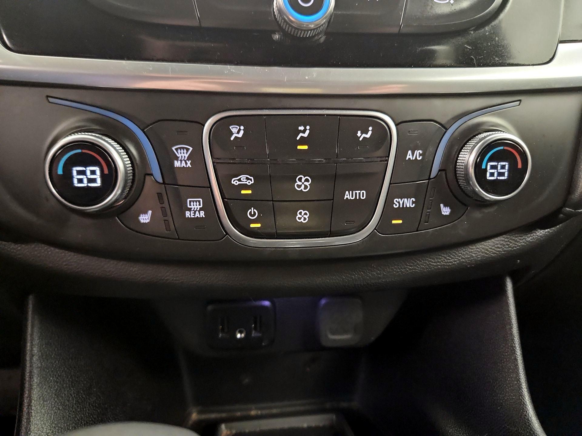 Thumbnail: 2022 Chevrolet Traverse - 16