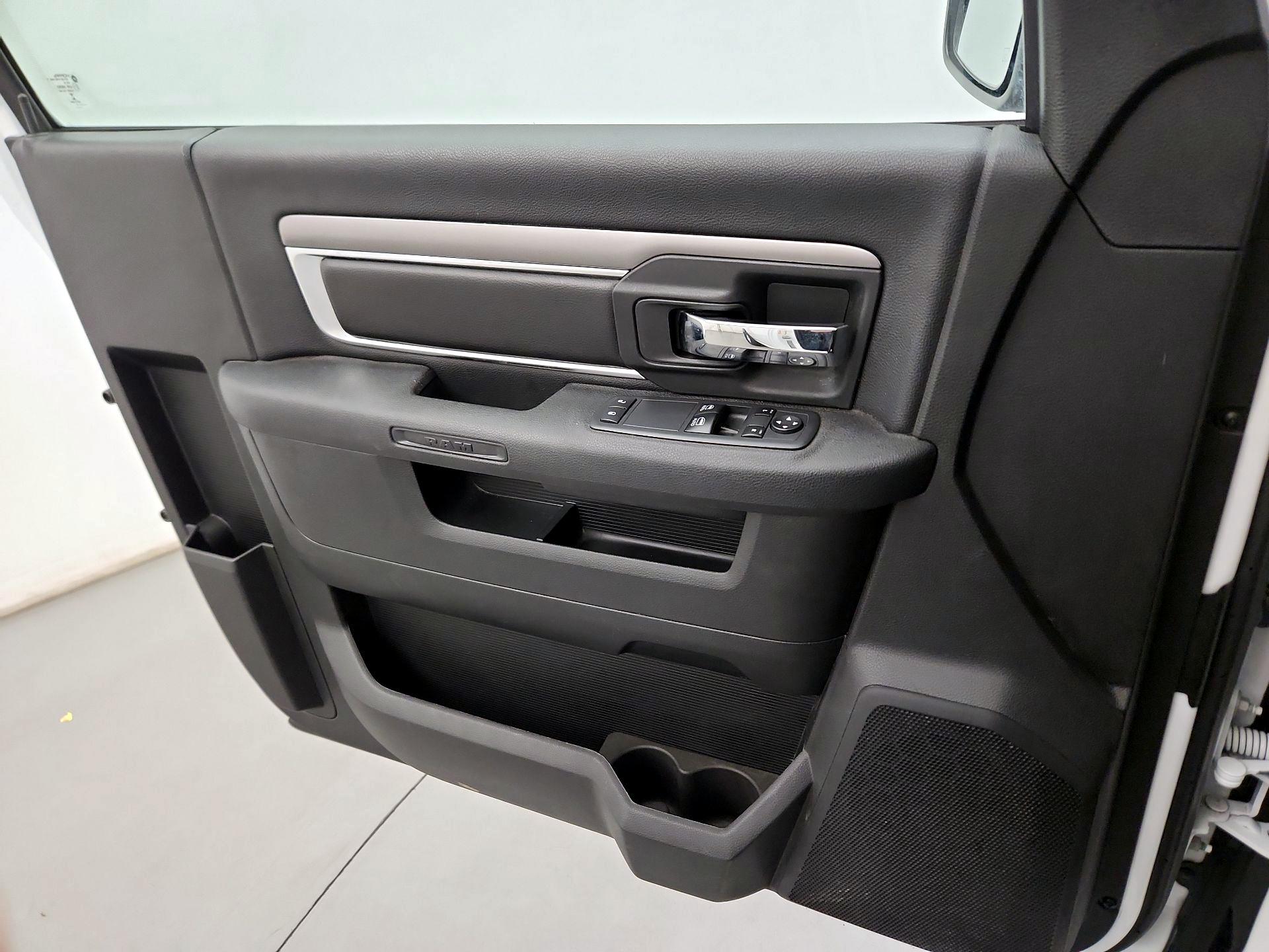 Thumbnail: 2021 RAM 1500 Classic - 10