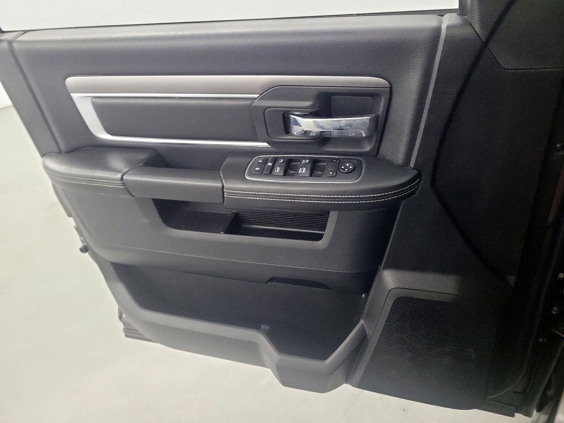 Thumbnail: 2021 RAM 1500 Classic - 10