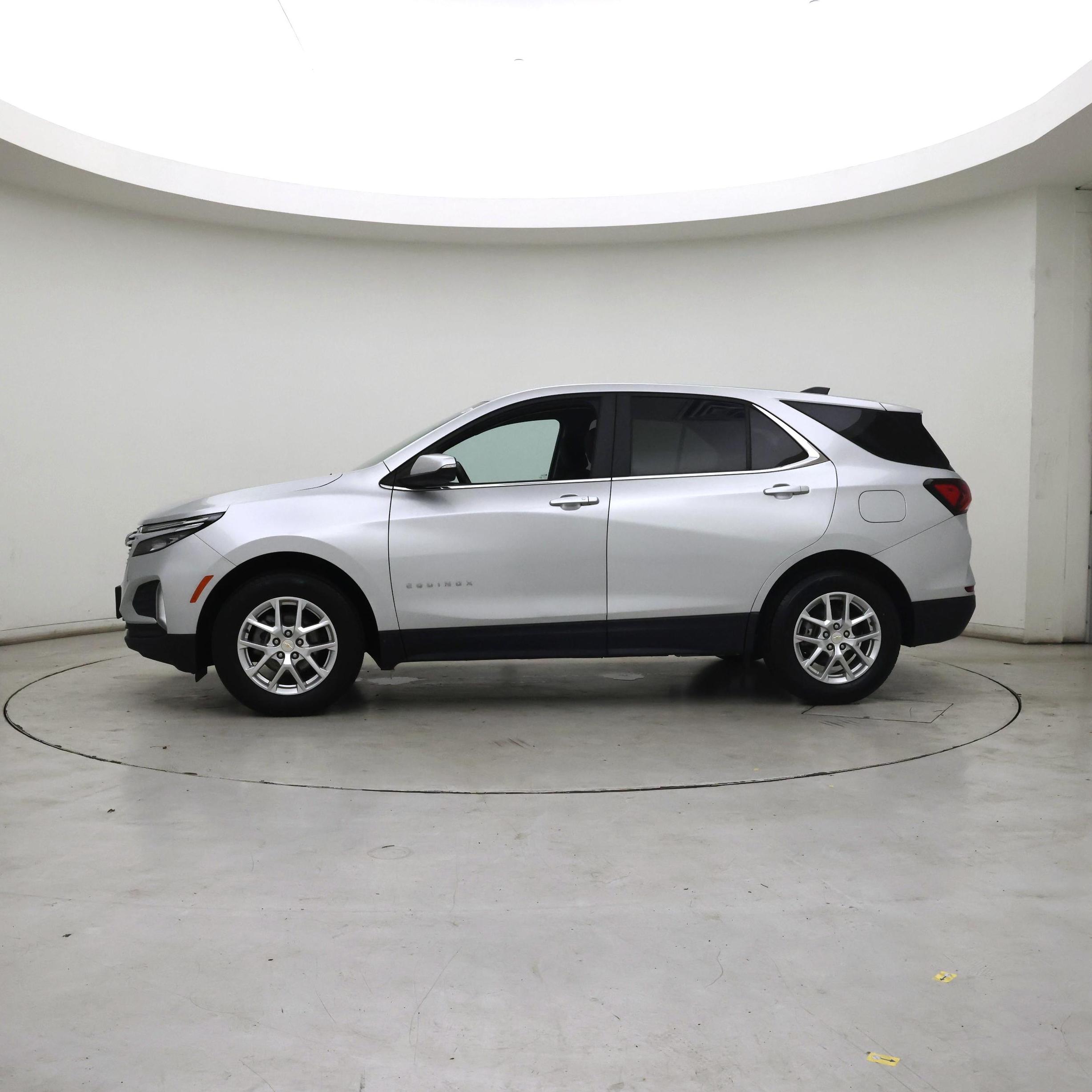 Thumbnail: 2022 Chevrolet Equinox - 3