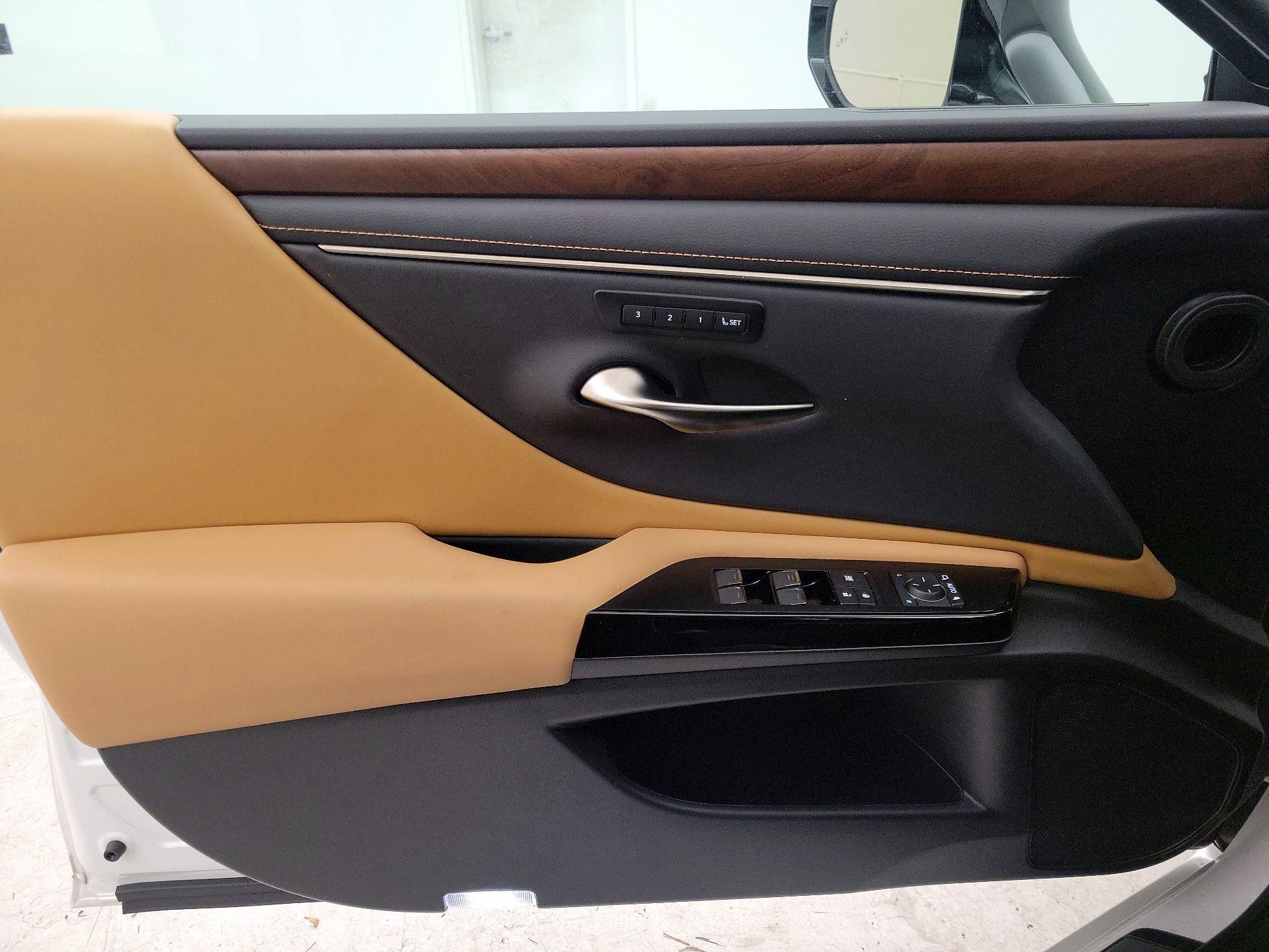 Thumbnail: 2023 Lexus ES - 12