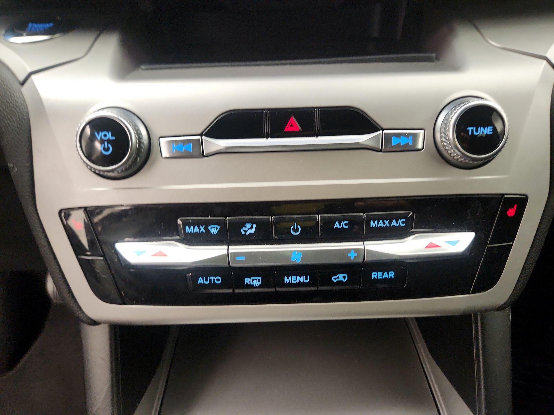 Thumbnail: 2022 Ford Explorer - 16