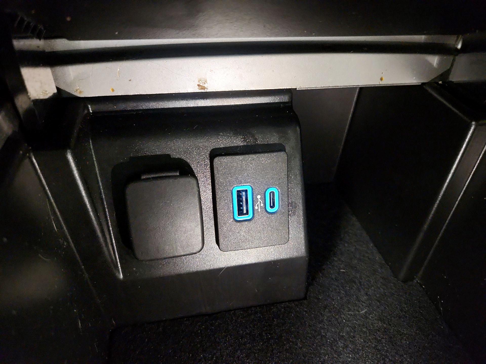 Thumbnail: 2022 Ford Explorer - 18