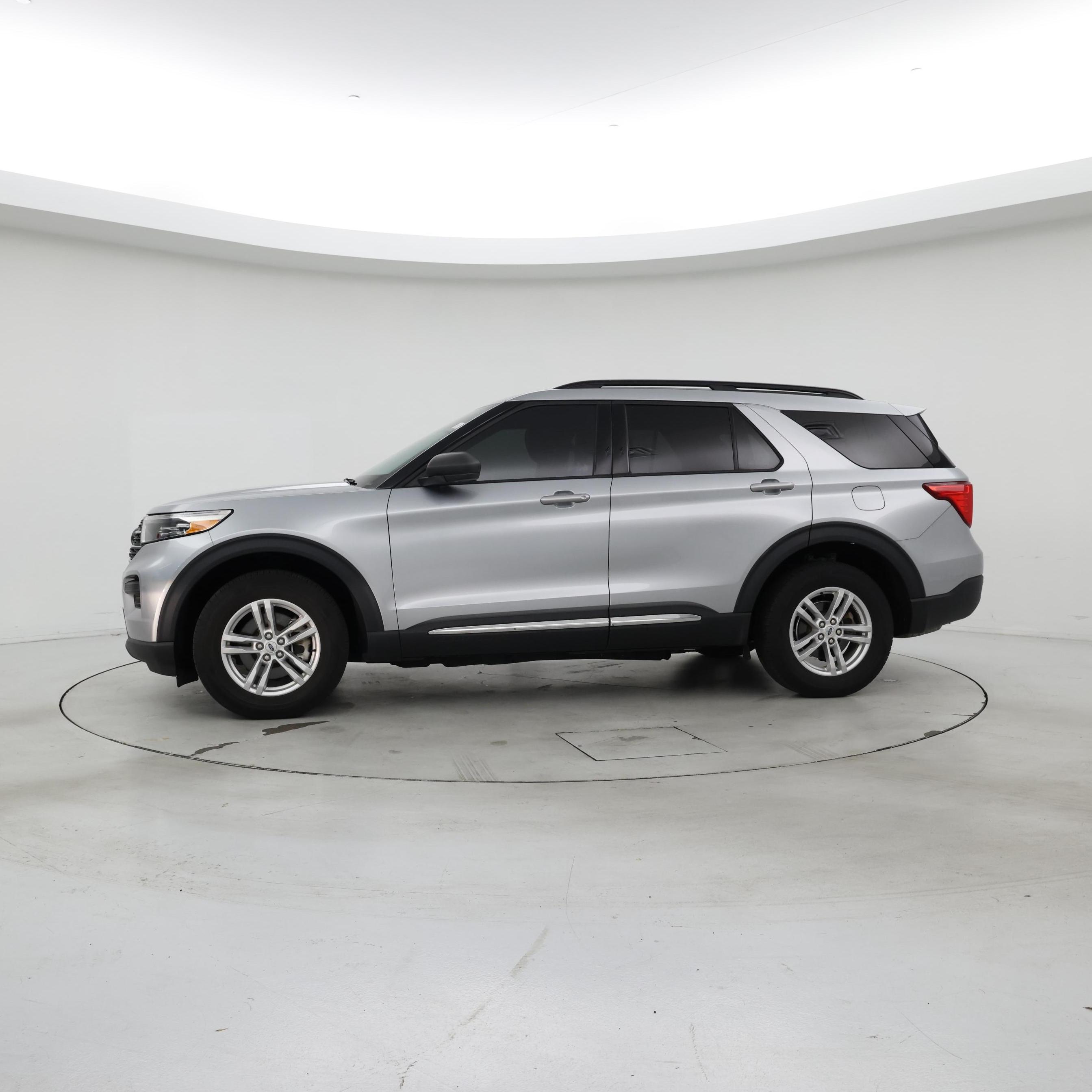 Thumbnail: 2022 Ford Explorer - 3