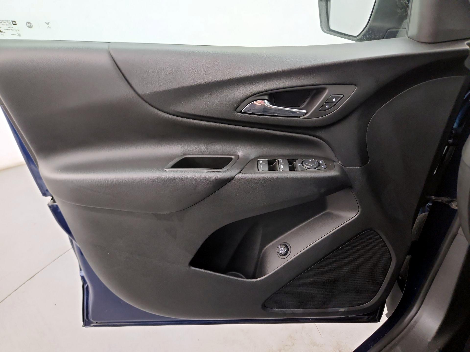 Thumbnail: 2022 Chevrolet Equinox - 10