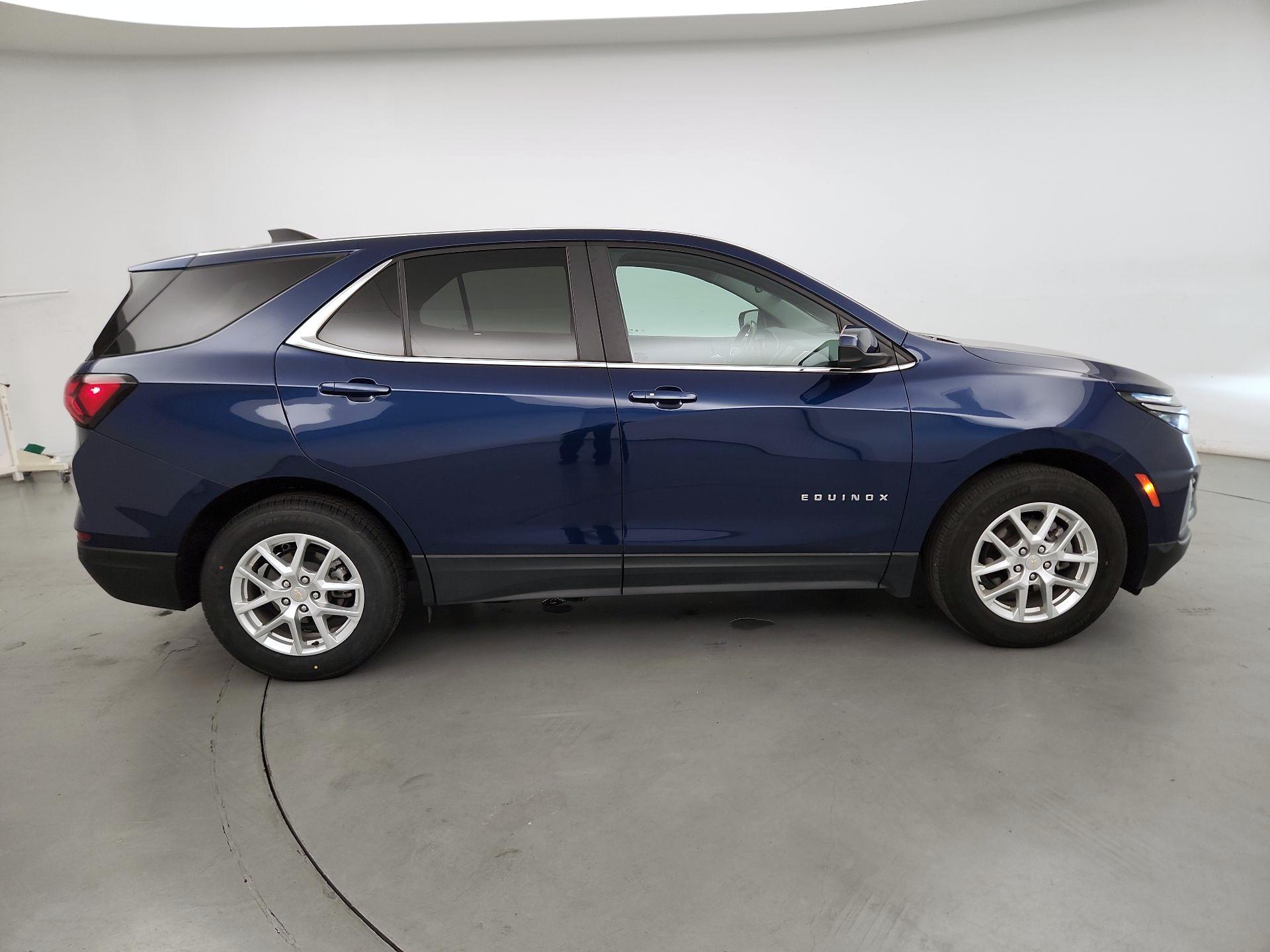 Thumbnail: 2022 Chevrolet Equinox - 4