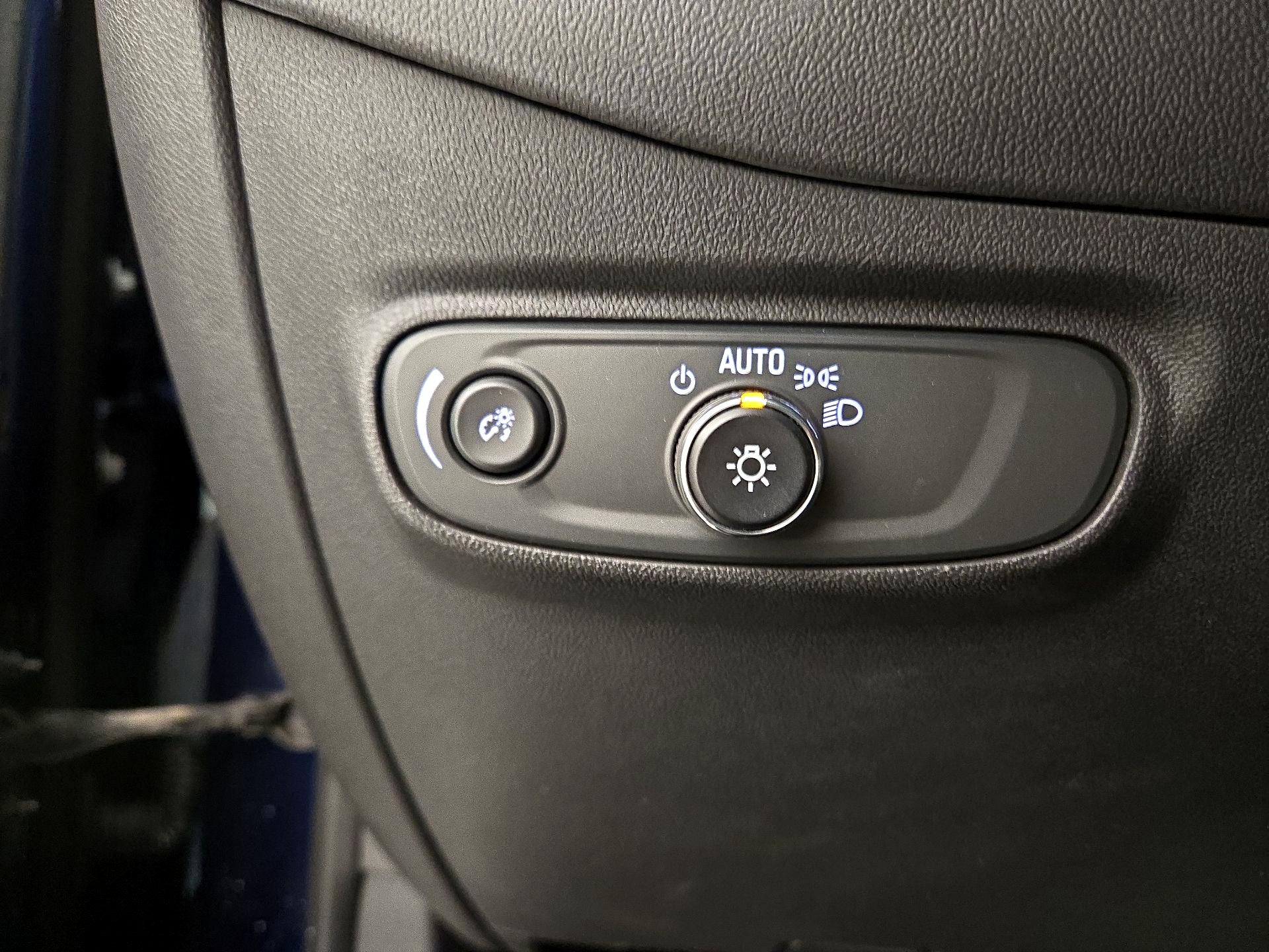 Thumbnail: 2022 Chevrolet Equinox - 13