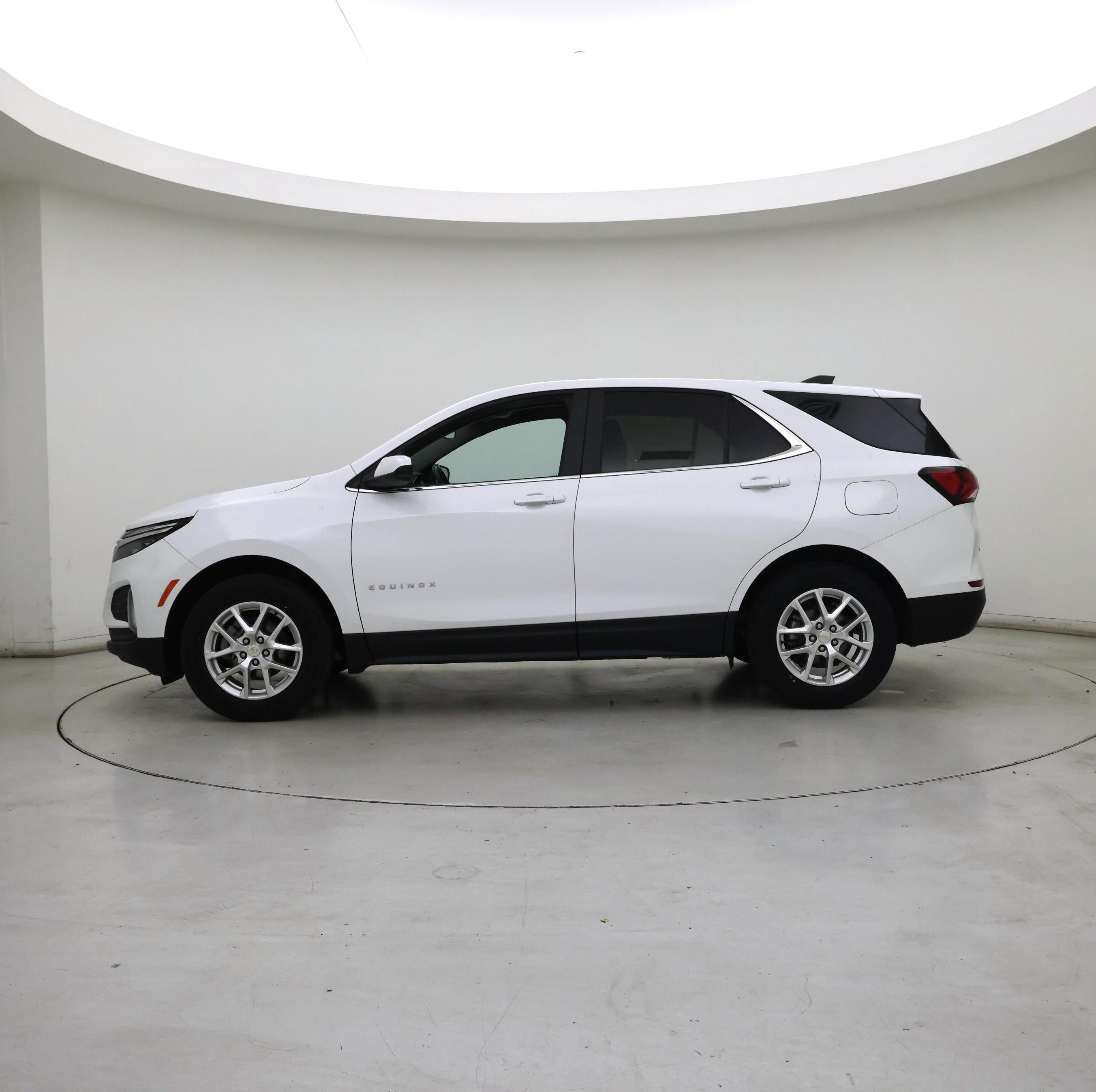 Thumbnail: 2022 Chevrolet Equinox - 3