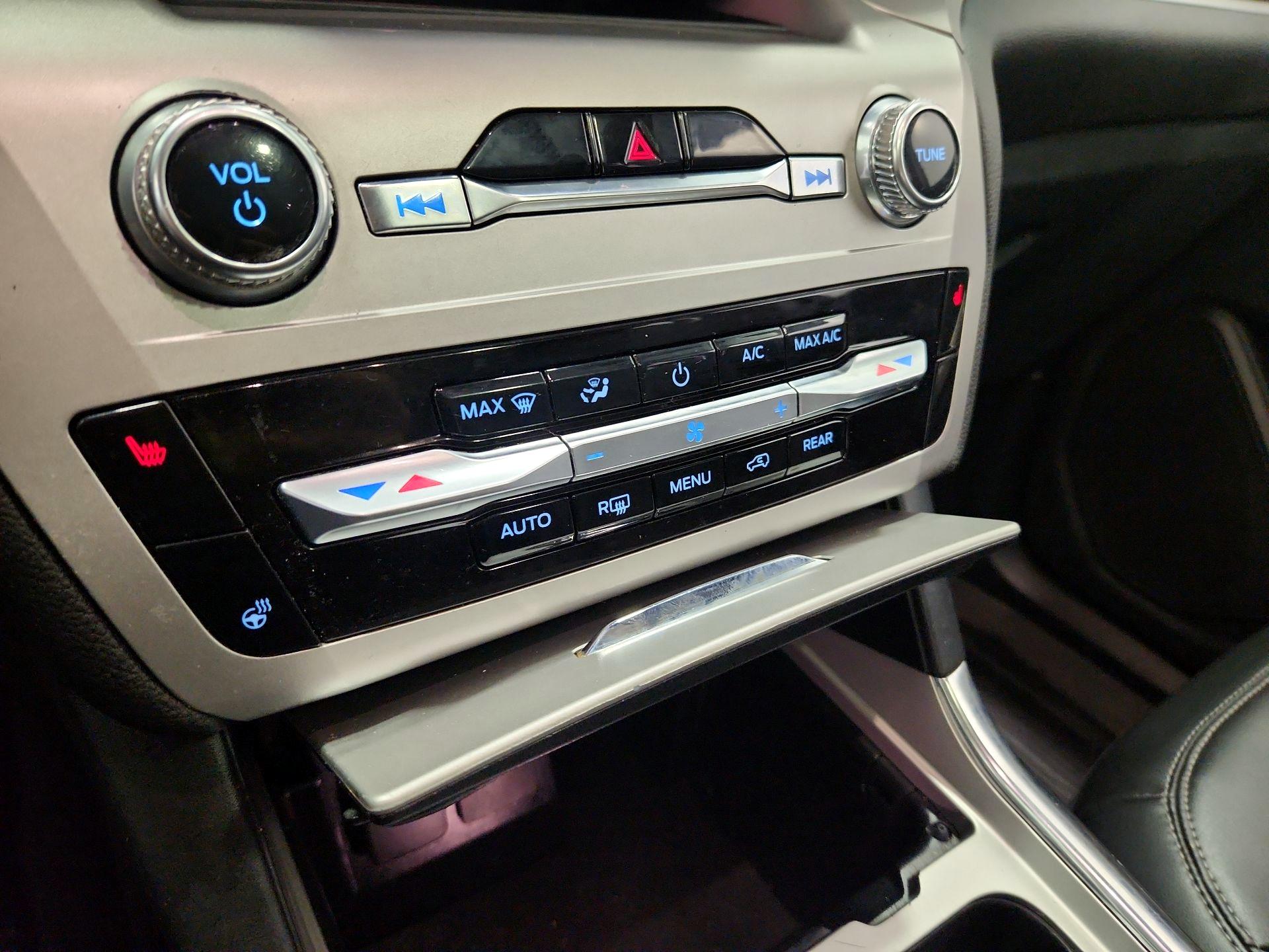 Thumbnail: 2022 Ford Explorer - 17