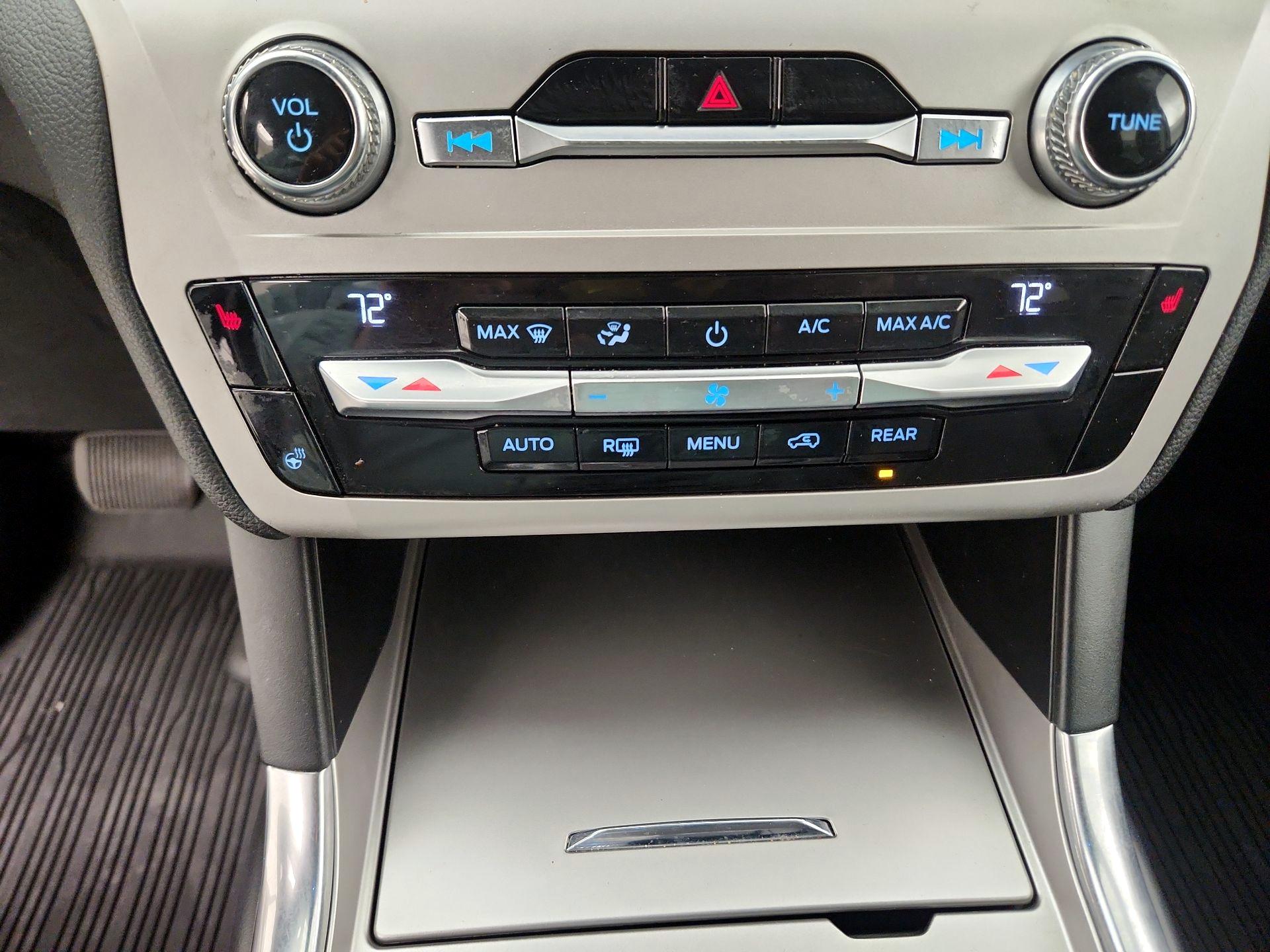 Thumbnail: 2021 Ford Explorer - 16