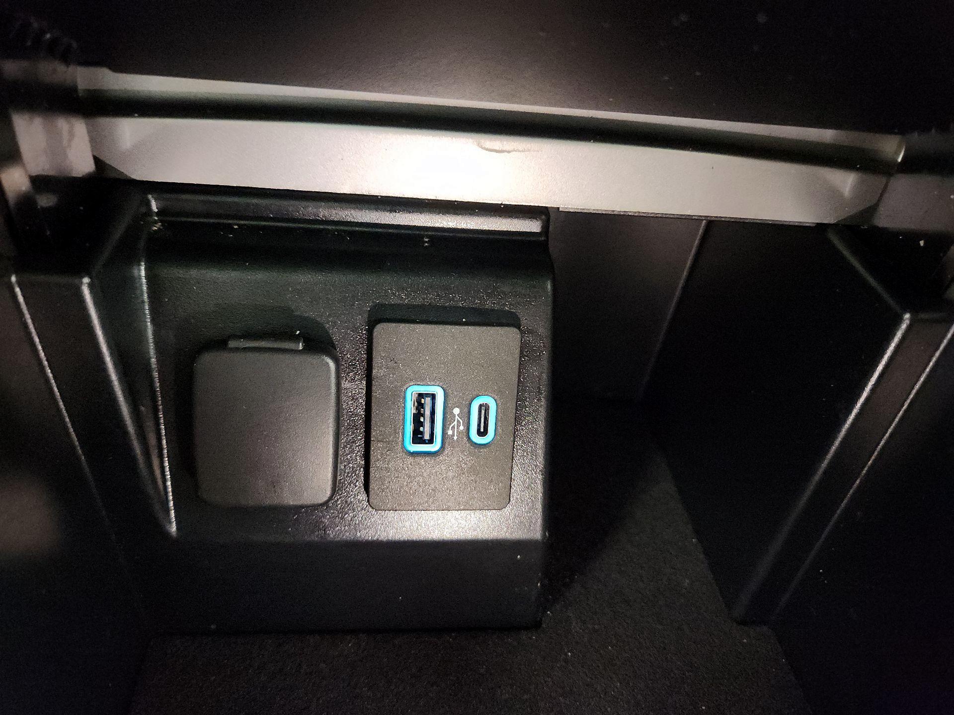 Thumbnail: 2021 Ford Explorer - 18