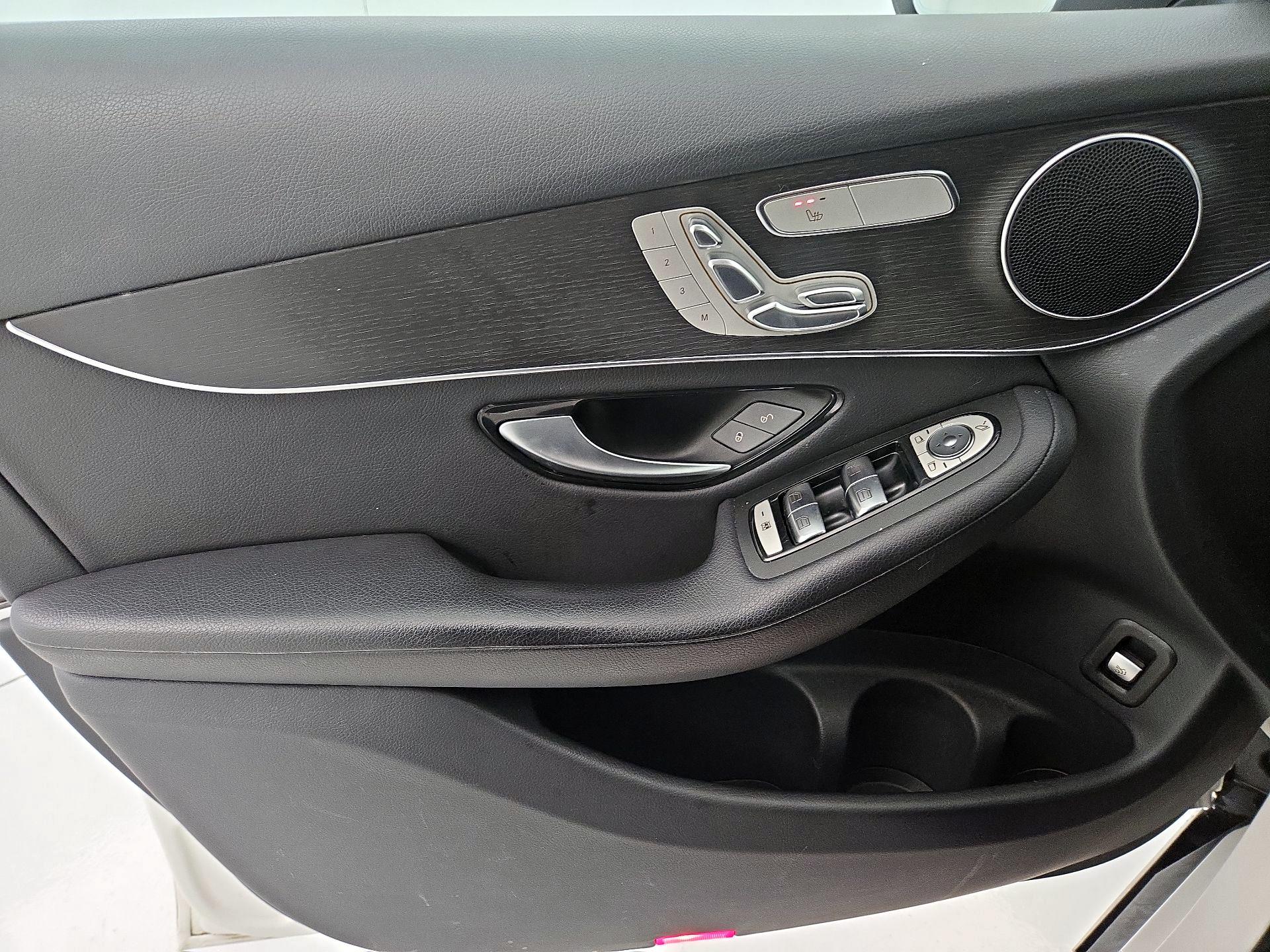 Thumbnail: 2022 Mercedes-Benz GLC - 12