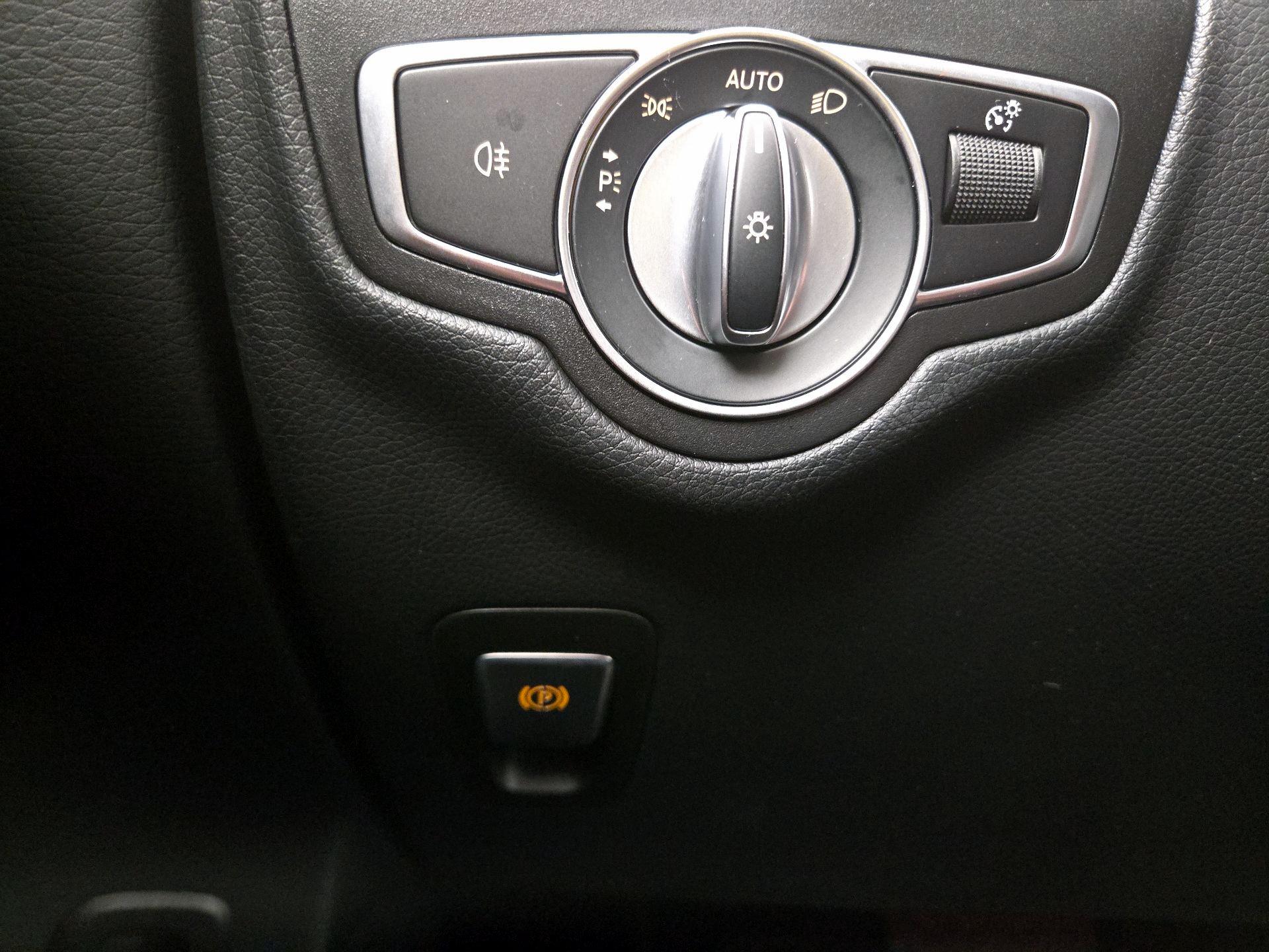 Thumbnail: 2022 Mercedes-Benz GLC - 13