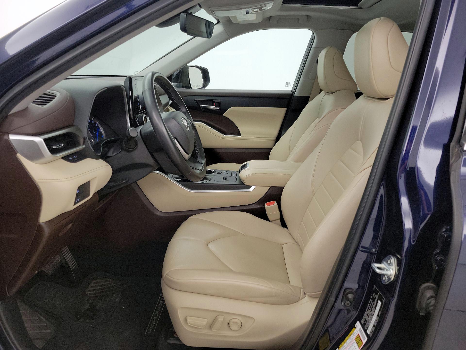 Thumbnail: 2022 Toyota Highlander - 11