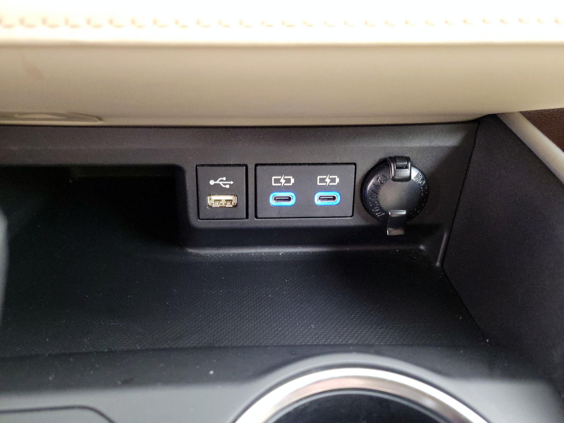 Thumbnail: 2022 Toyota Highlander - 18