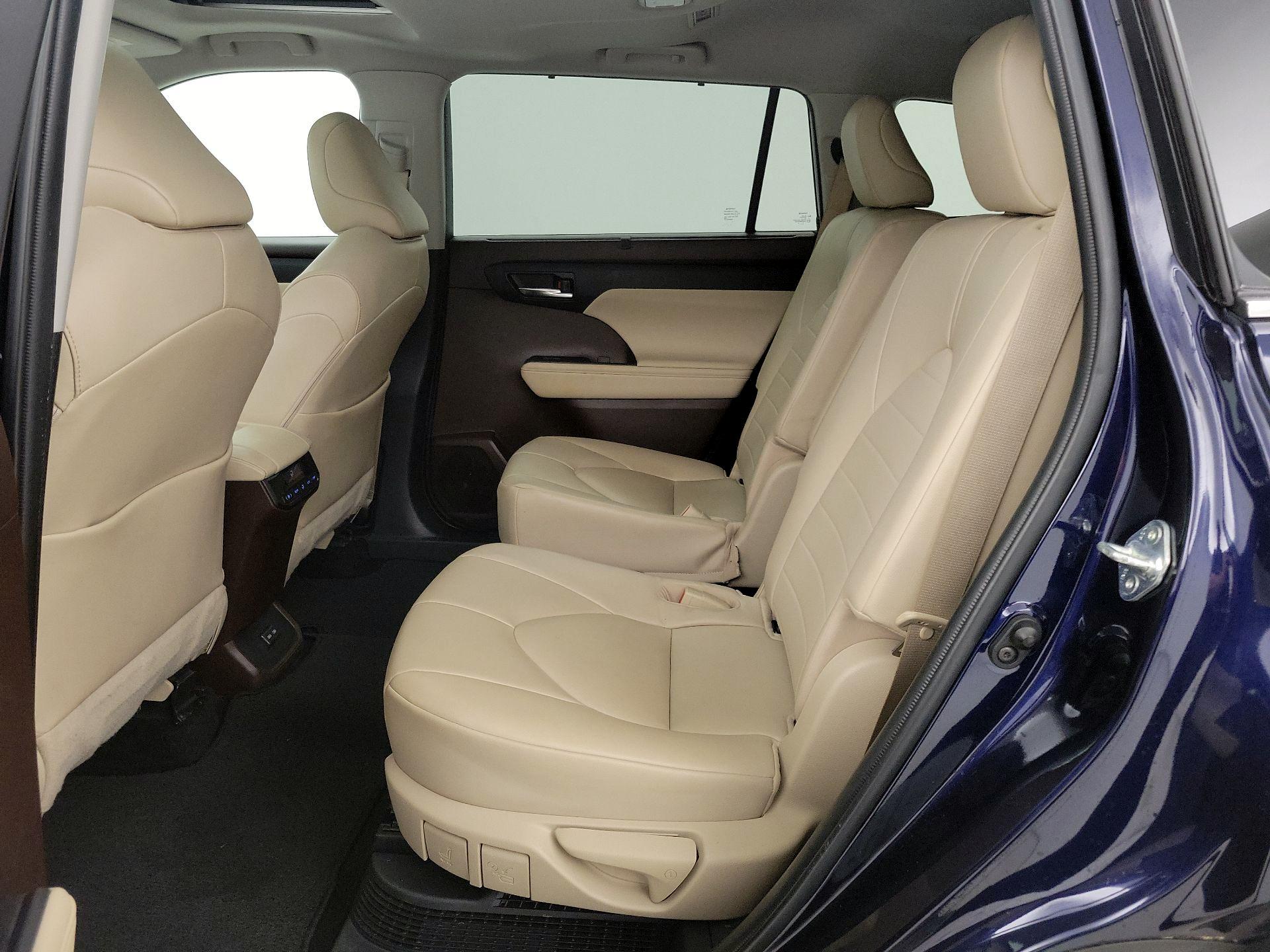 Thumbnail: 2022 Toyota Highlander - 20