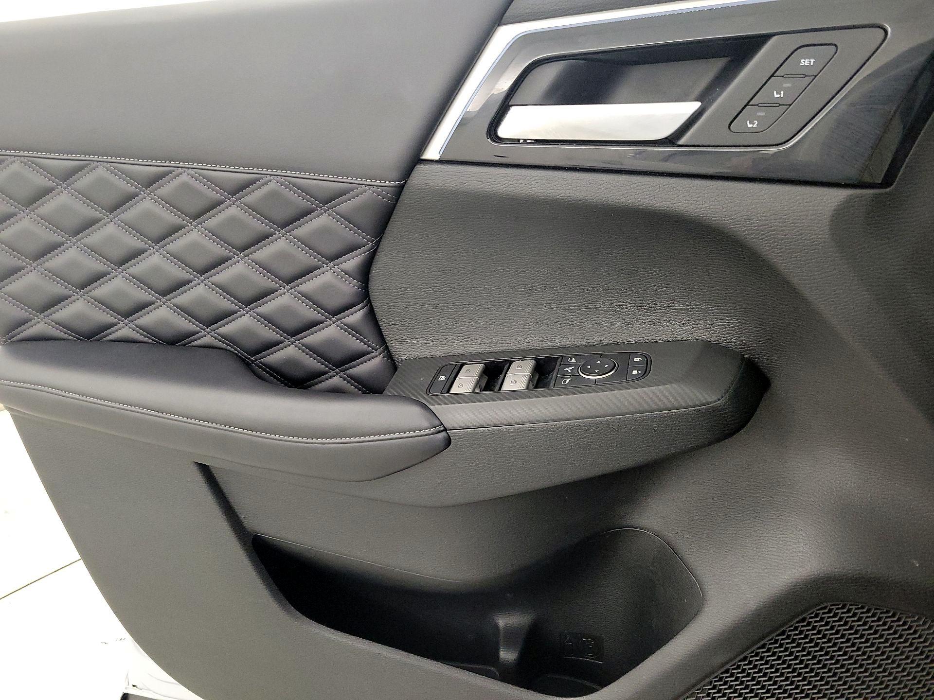 Thumbnail: 2023 Mitsubishi Outlander - 12