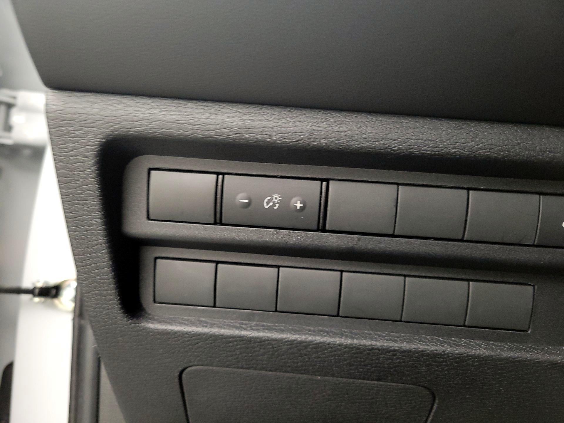 Thumbnail: 2023 Mitsubishi Outlander - 13