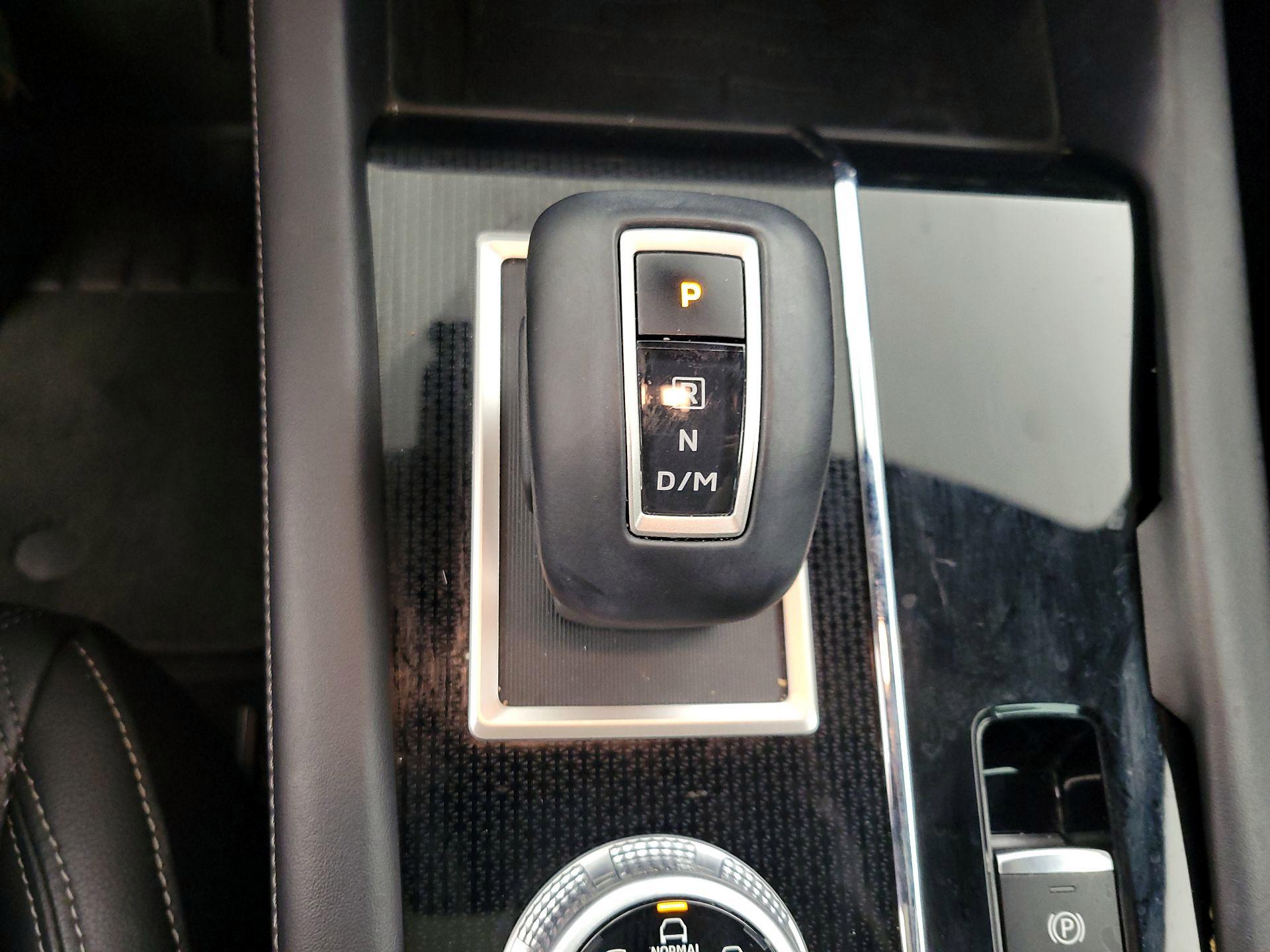 Thumbnail: 2023 Mitsubishi Outlander - 18