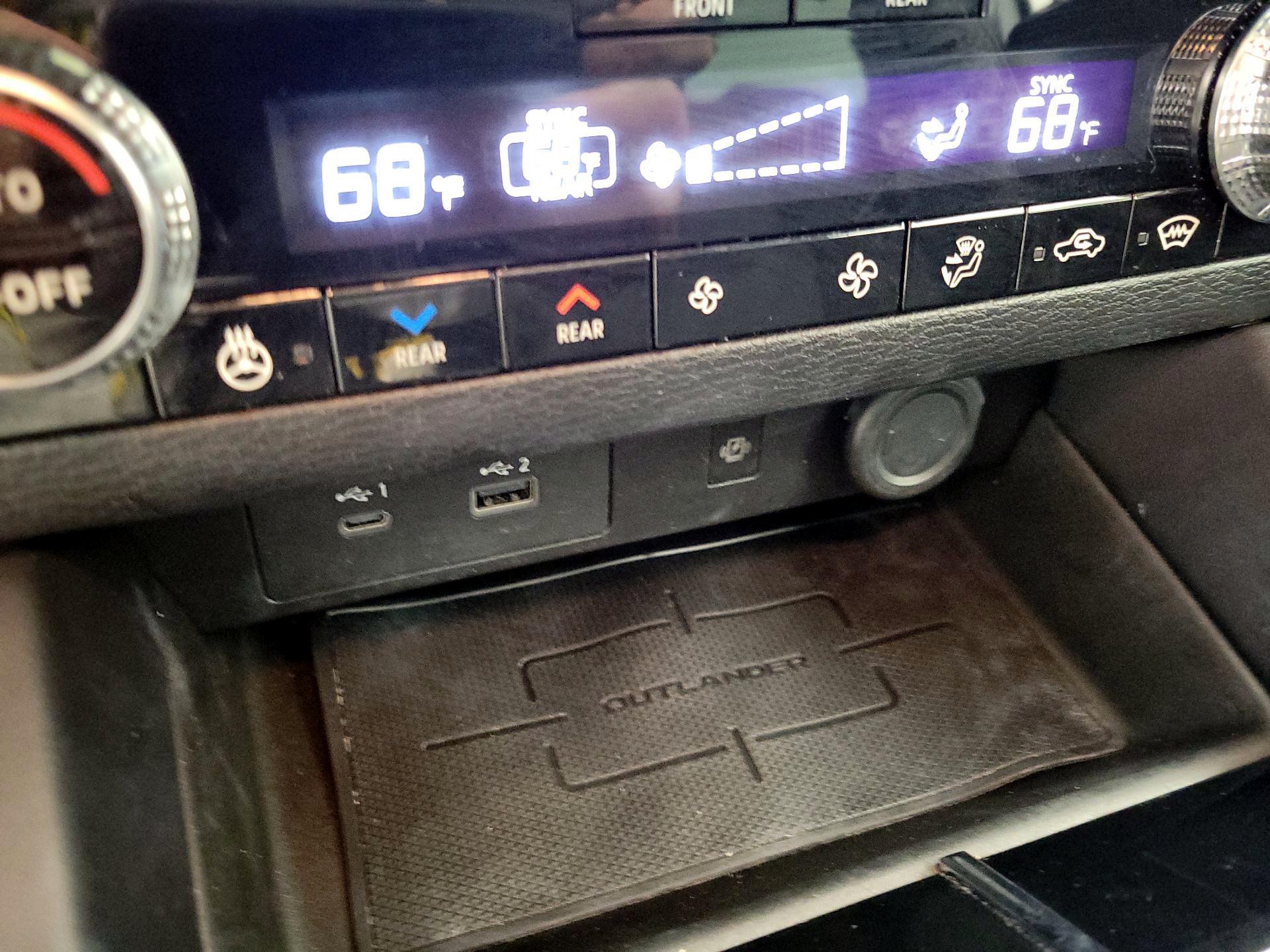 Thumbnail: 2023 Mitsubishi Outlander - 19