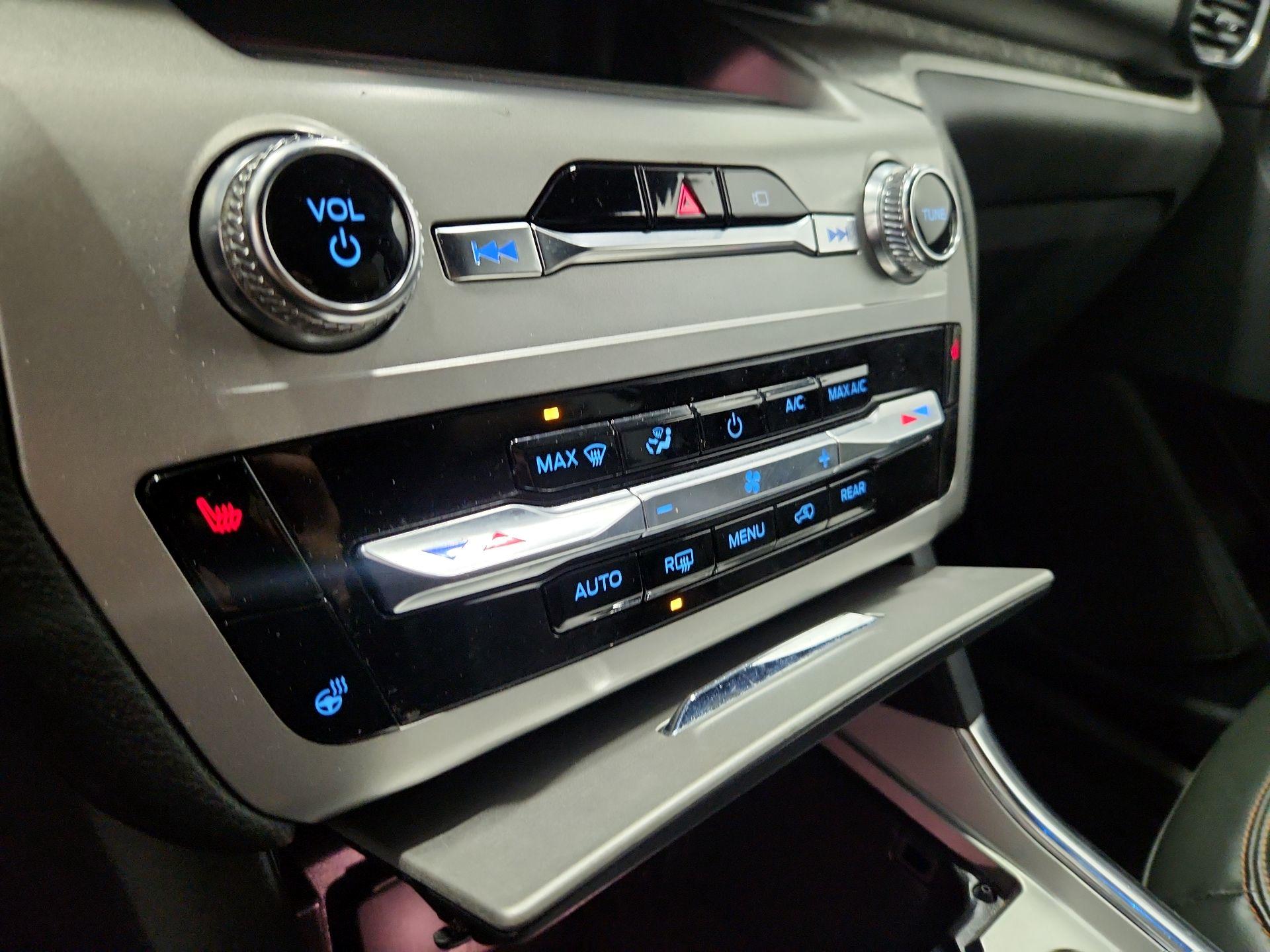 Thumbnail: 2022 Ford Explorer - 17